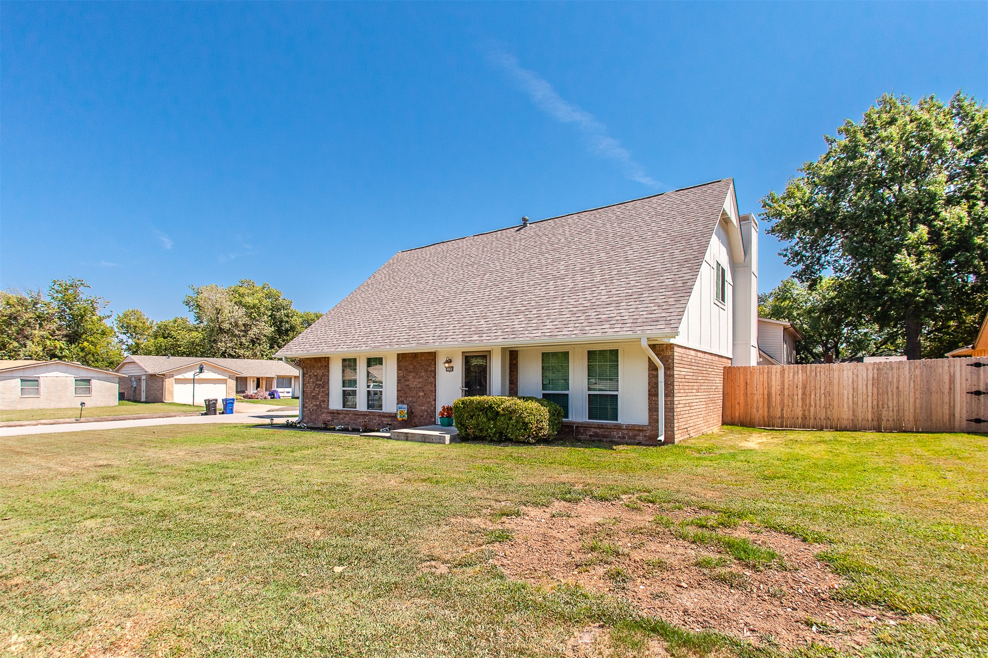 2105 S Hickory Avenue Property Photo 3
