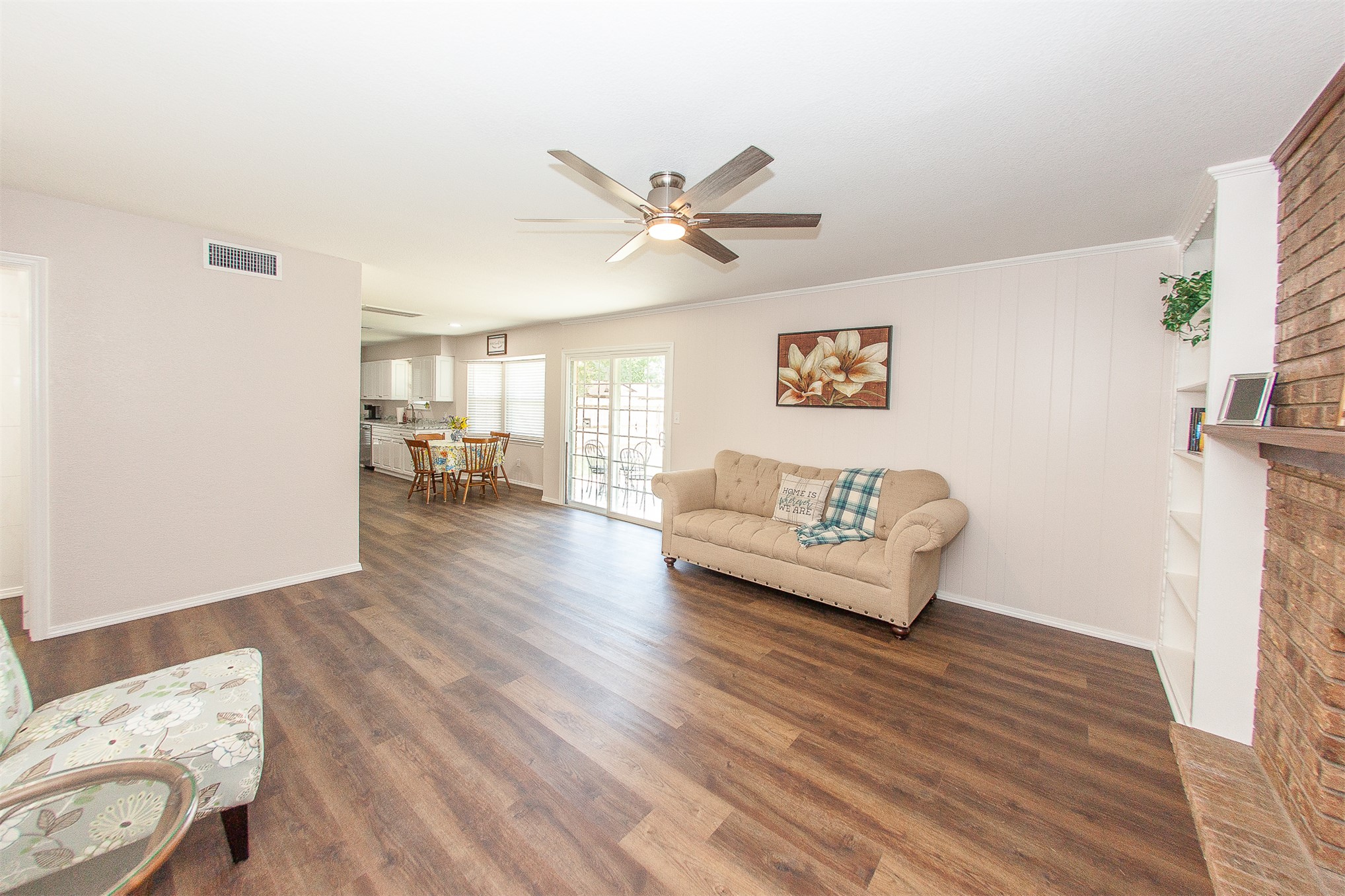 2105 S Hickory Avenue Property Photo 7