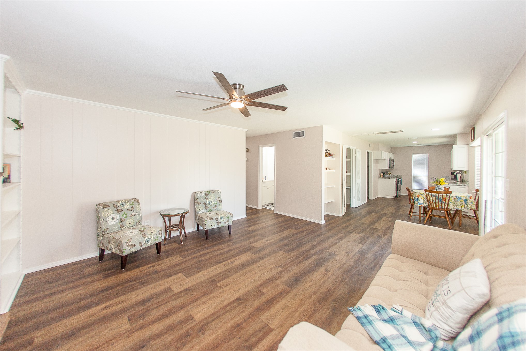 2105 S Hickory Avenue Property Photo 8