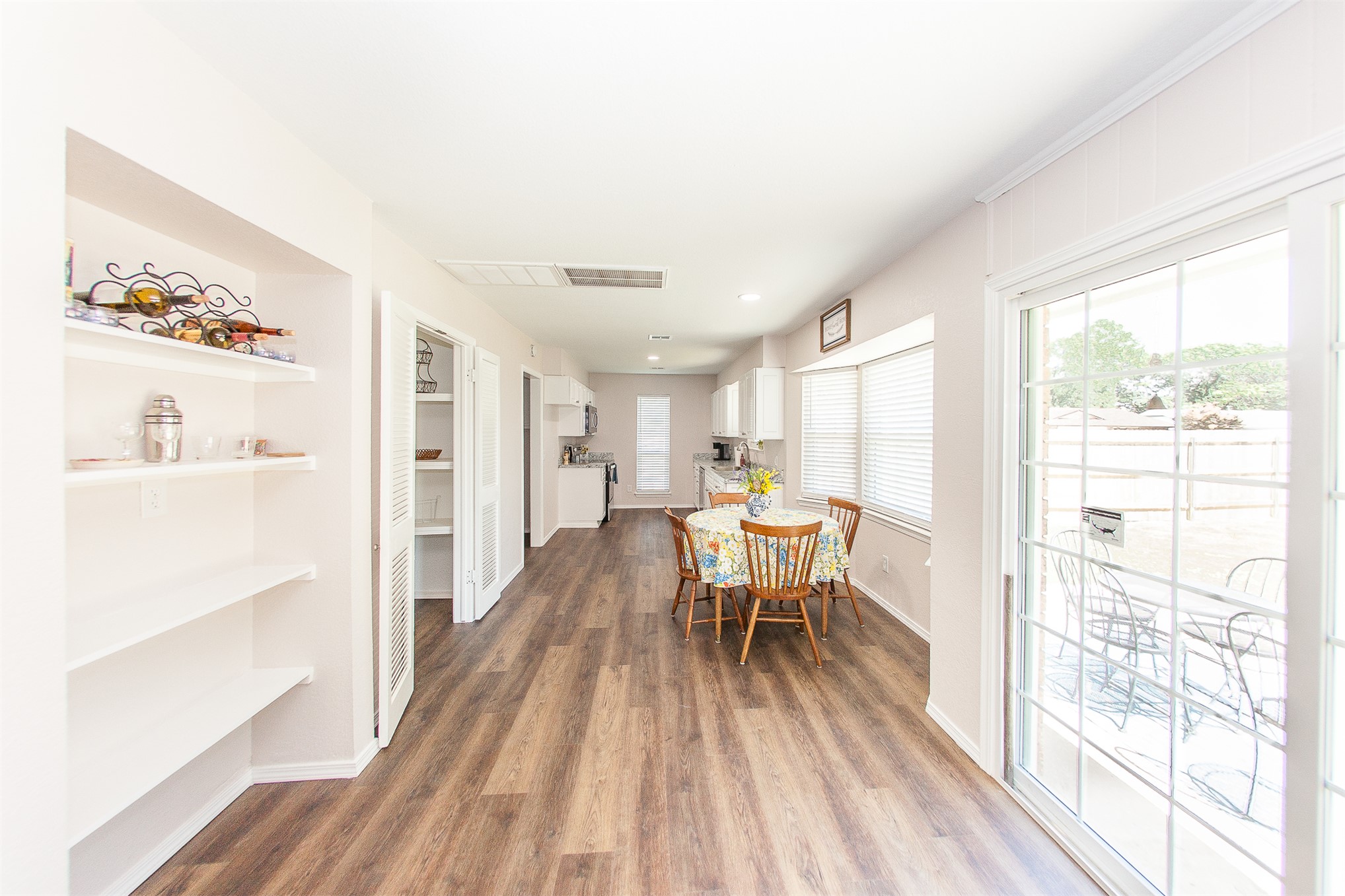 2105 S Hickory Avenue Property Photo 9