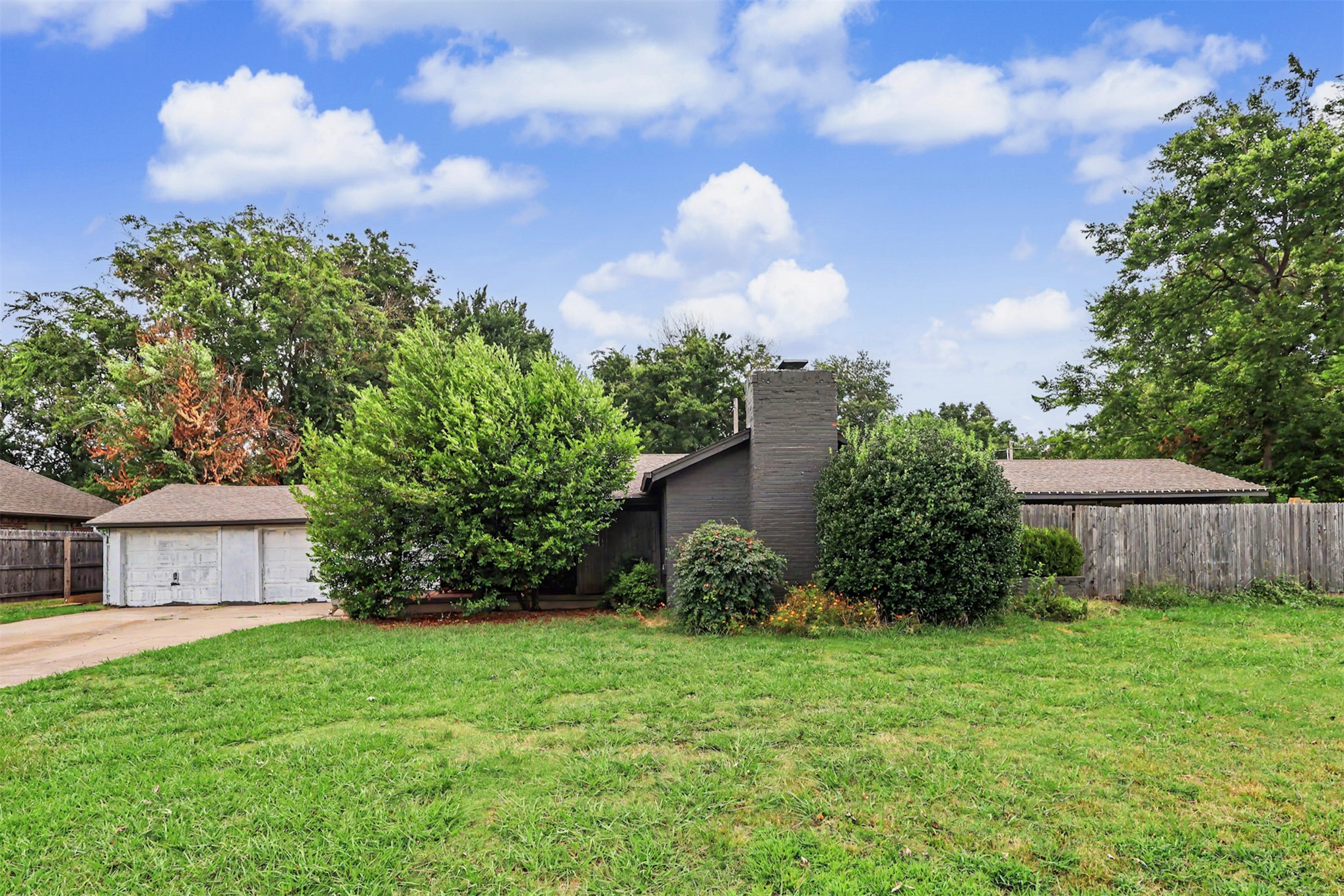 5015 E 33rd Street Property Photo 1