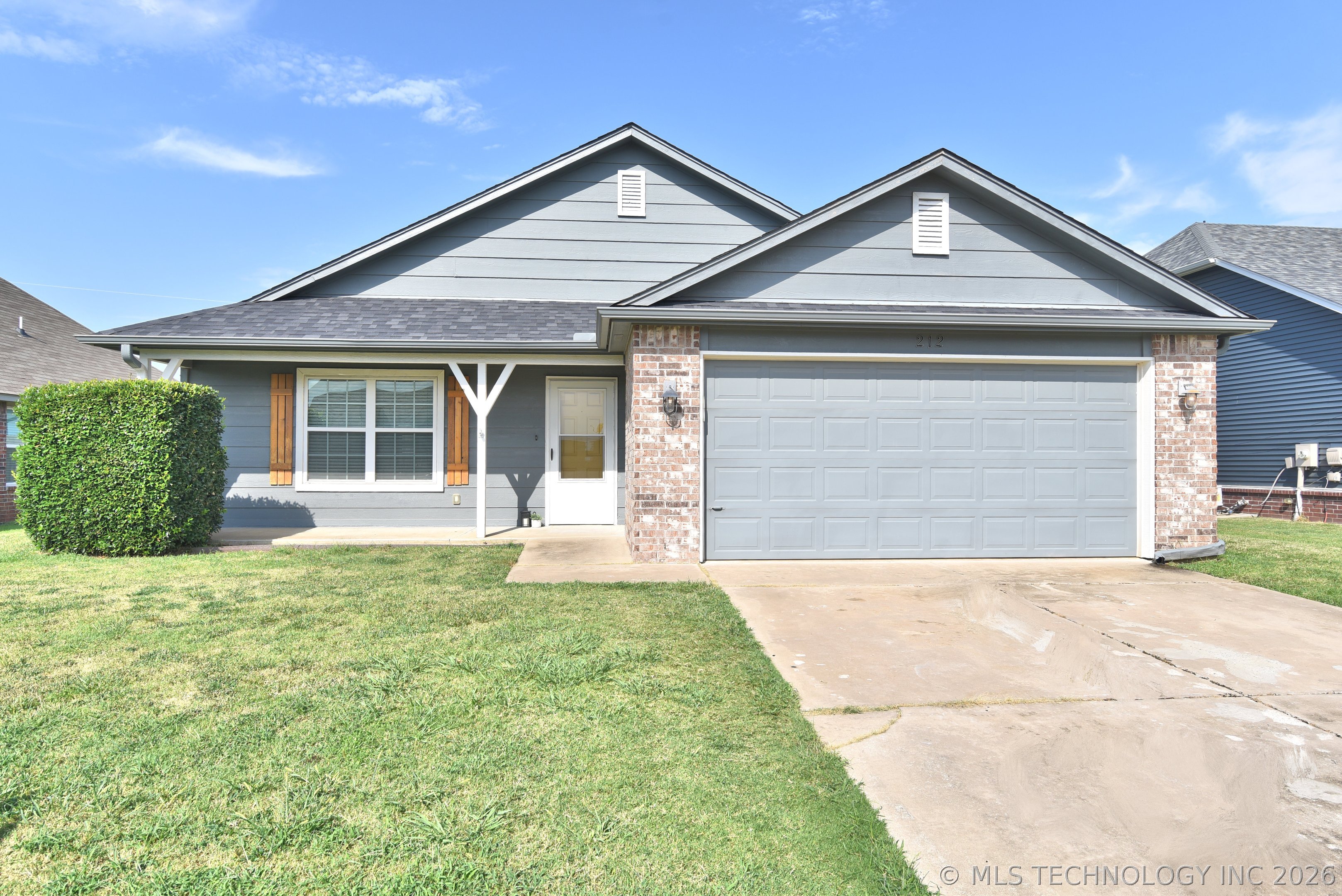 212 Dp Newman Circle Property Photo 1