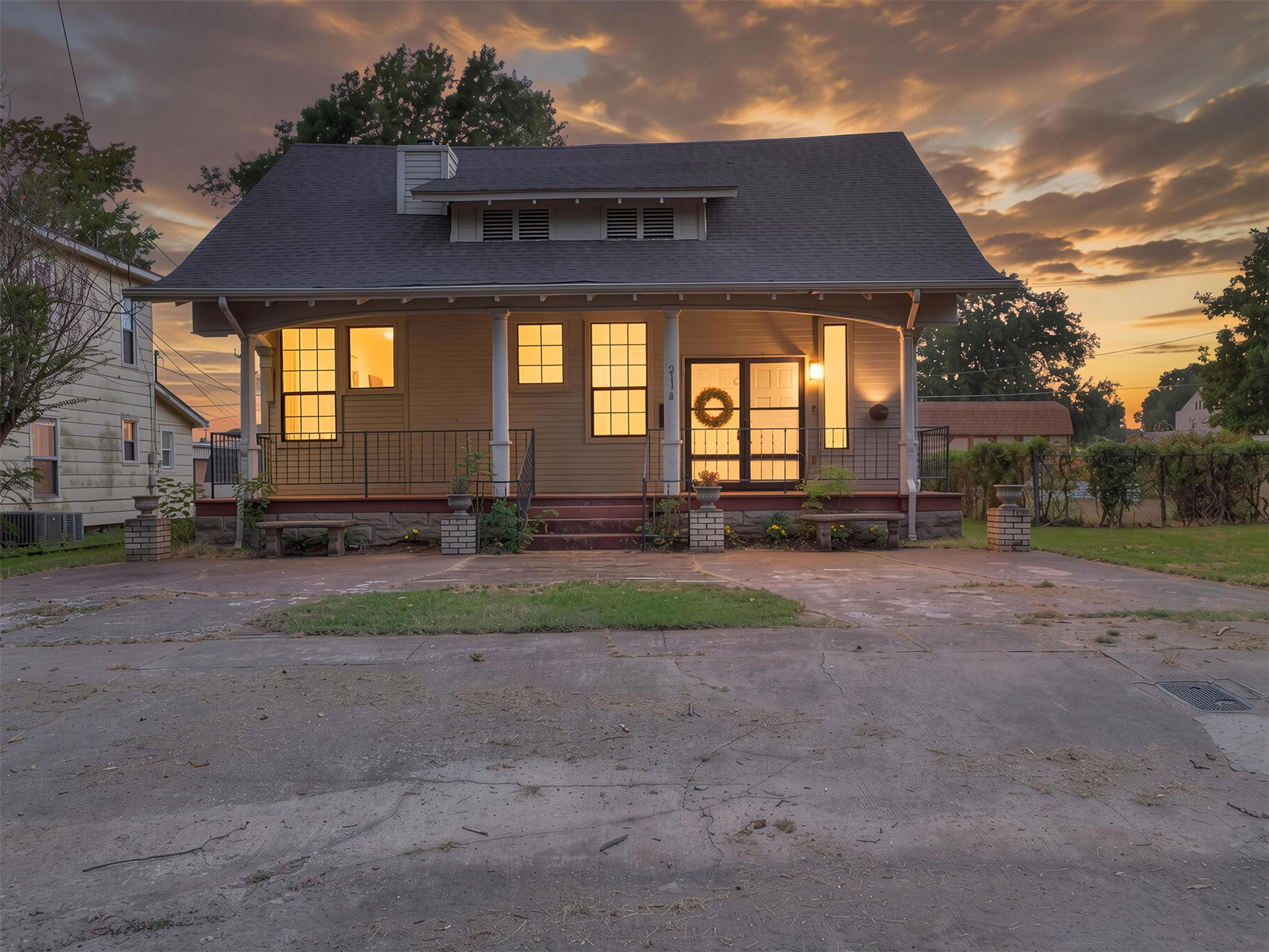 211 N State Street Property Photo 1