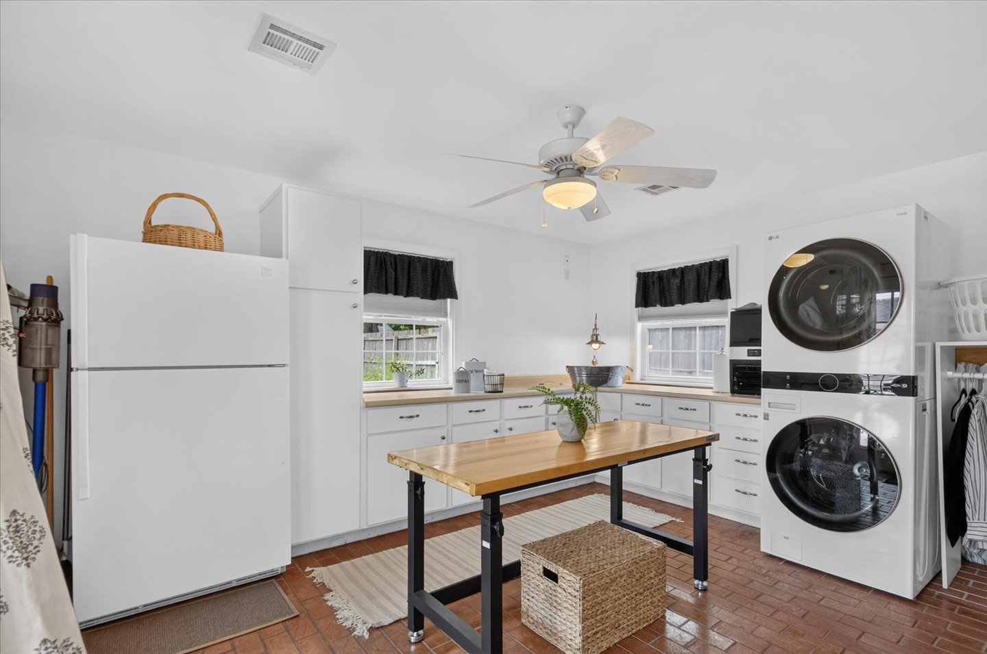 1727 S Johnstone Avenue Property Photo 41