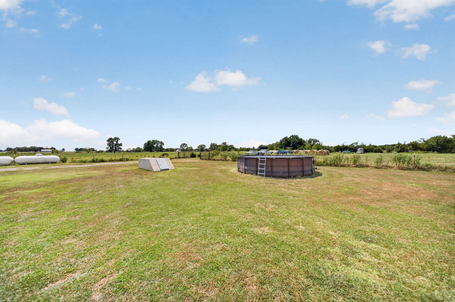 22111 Highway 2 Property Photo 44