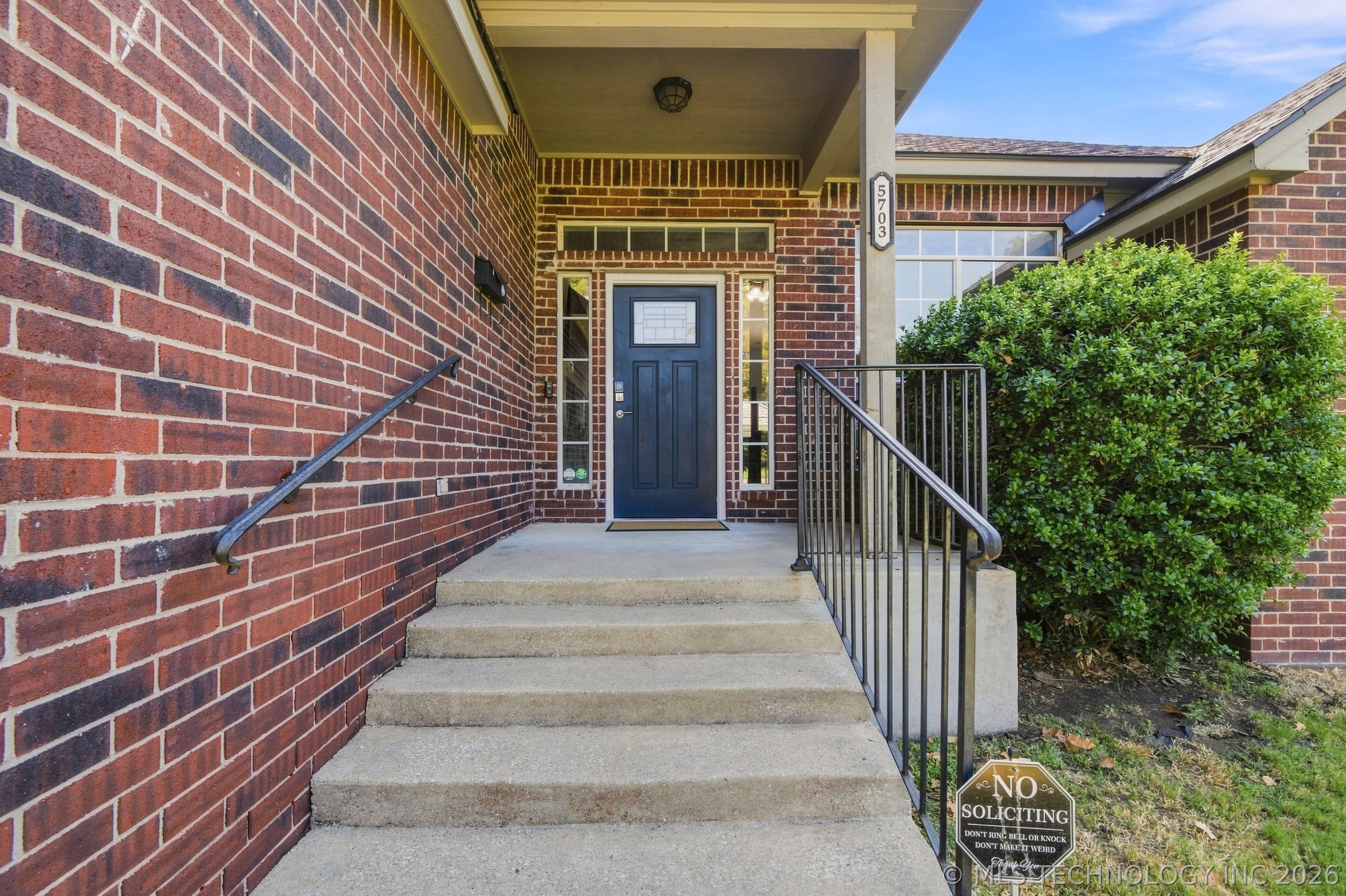 5703 S Quincy Place Property Photo 4