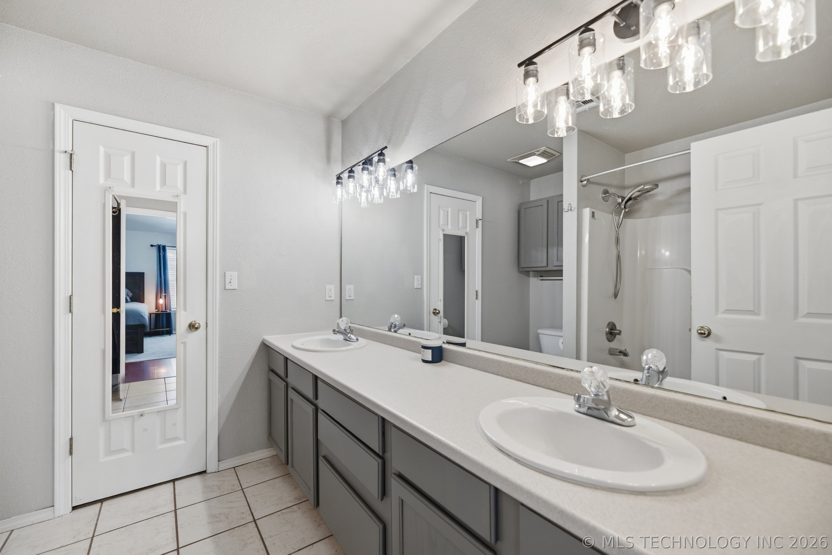 5703 S Quincy Place Property Photo 15