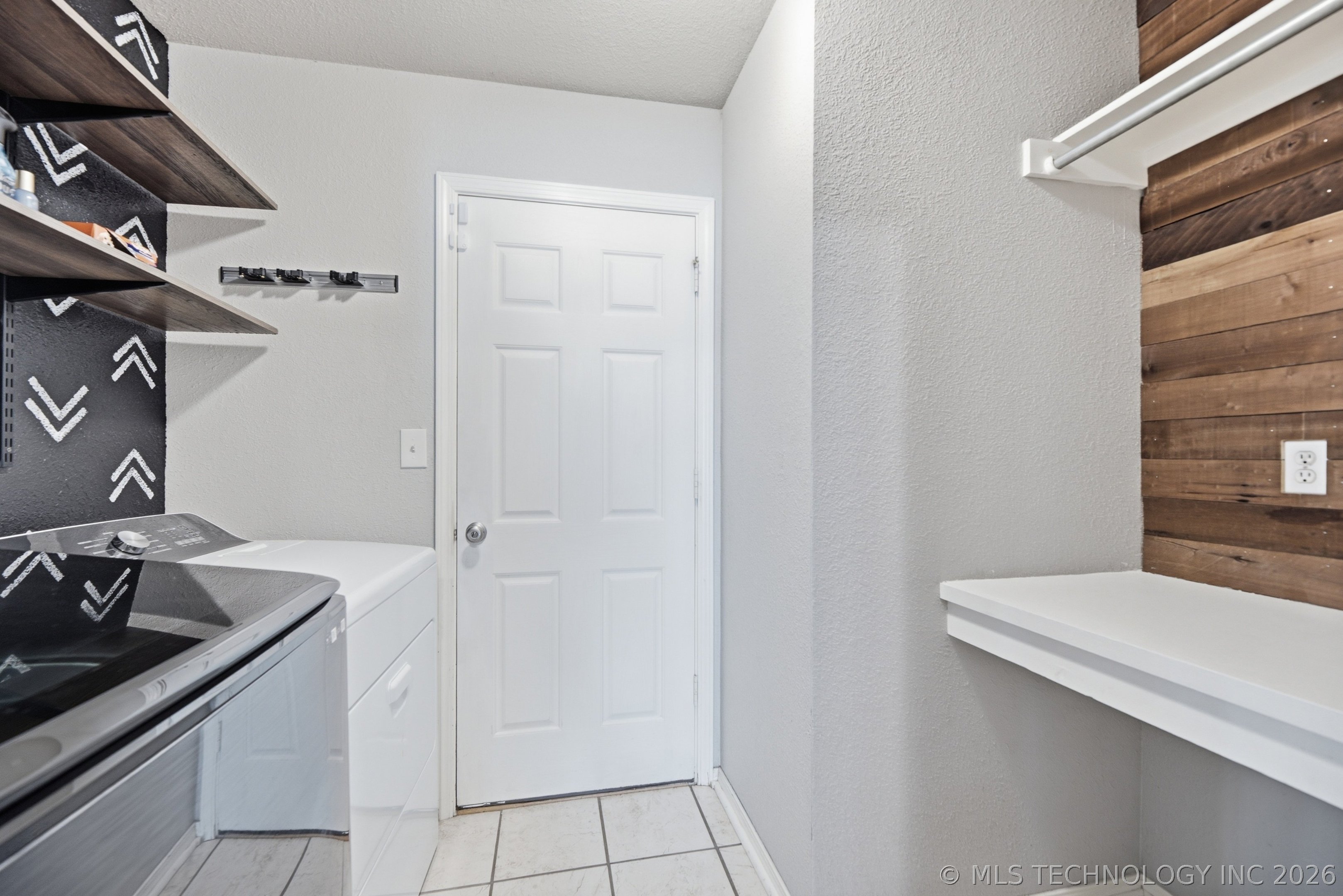 5703 S Quincy Place Property Photo 23