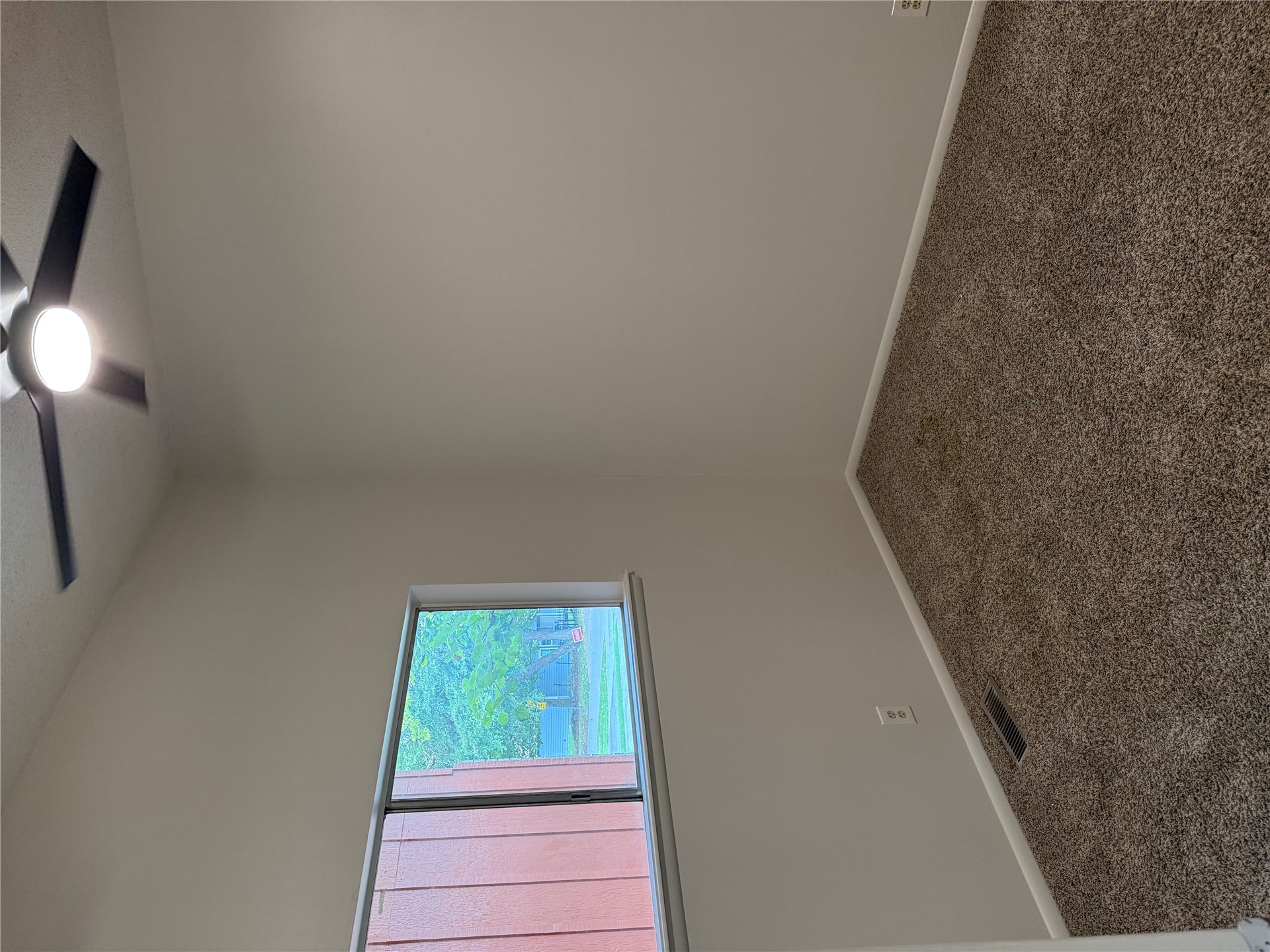 1928 E 55th Place Property Photo 3