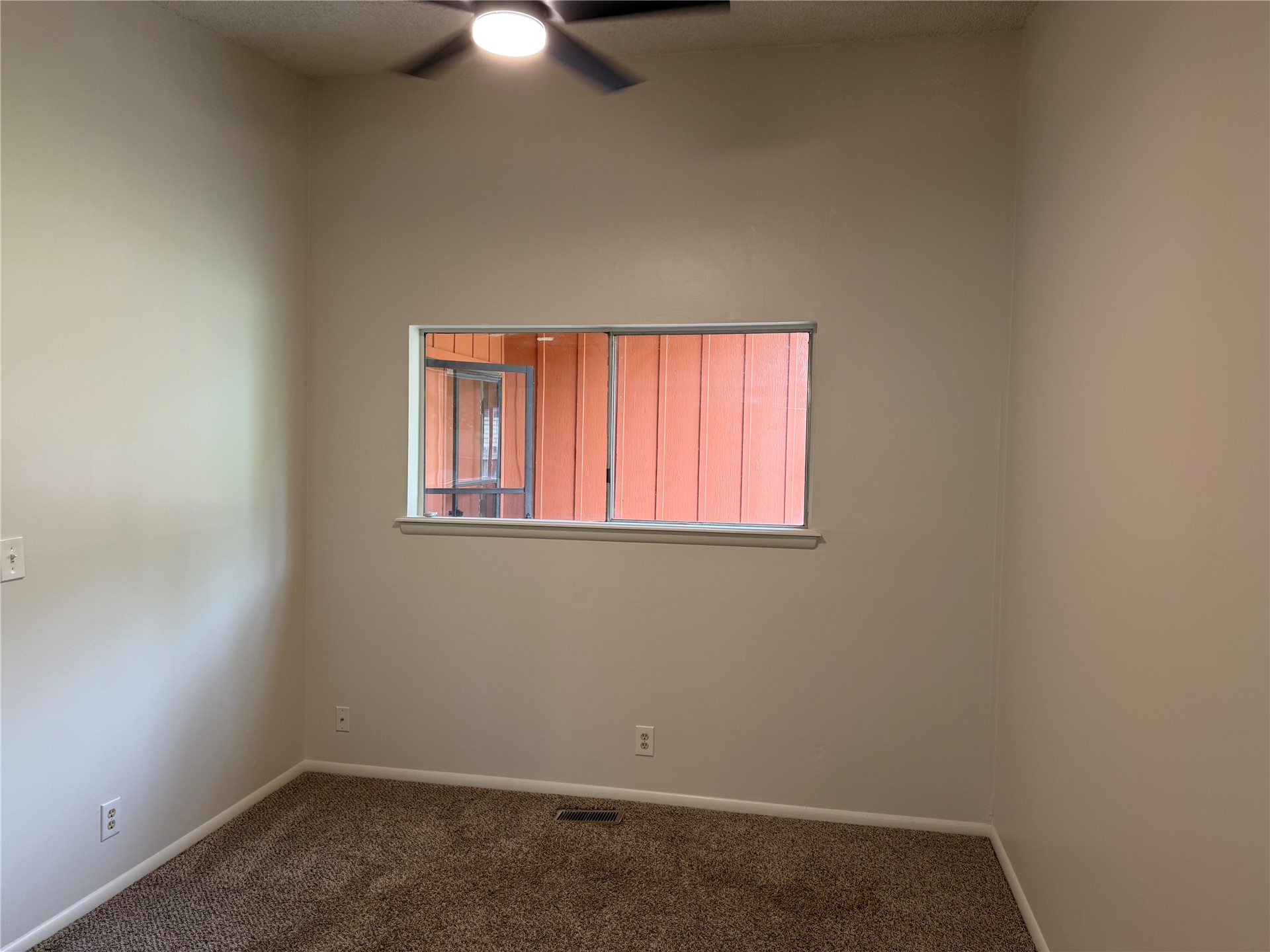1928 E 55th Place Property Photo 5