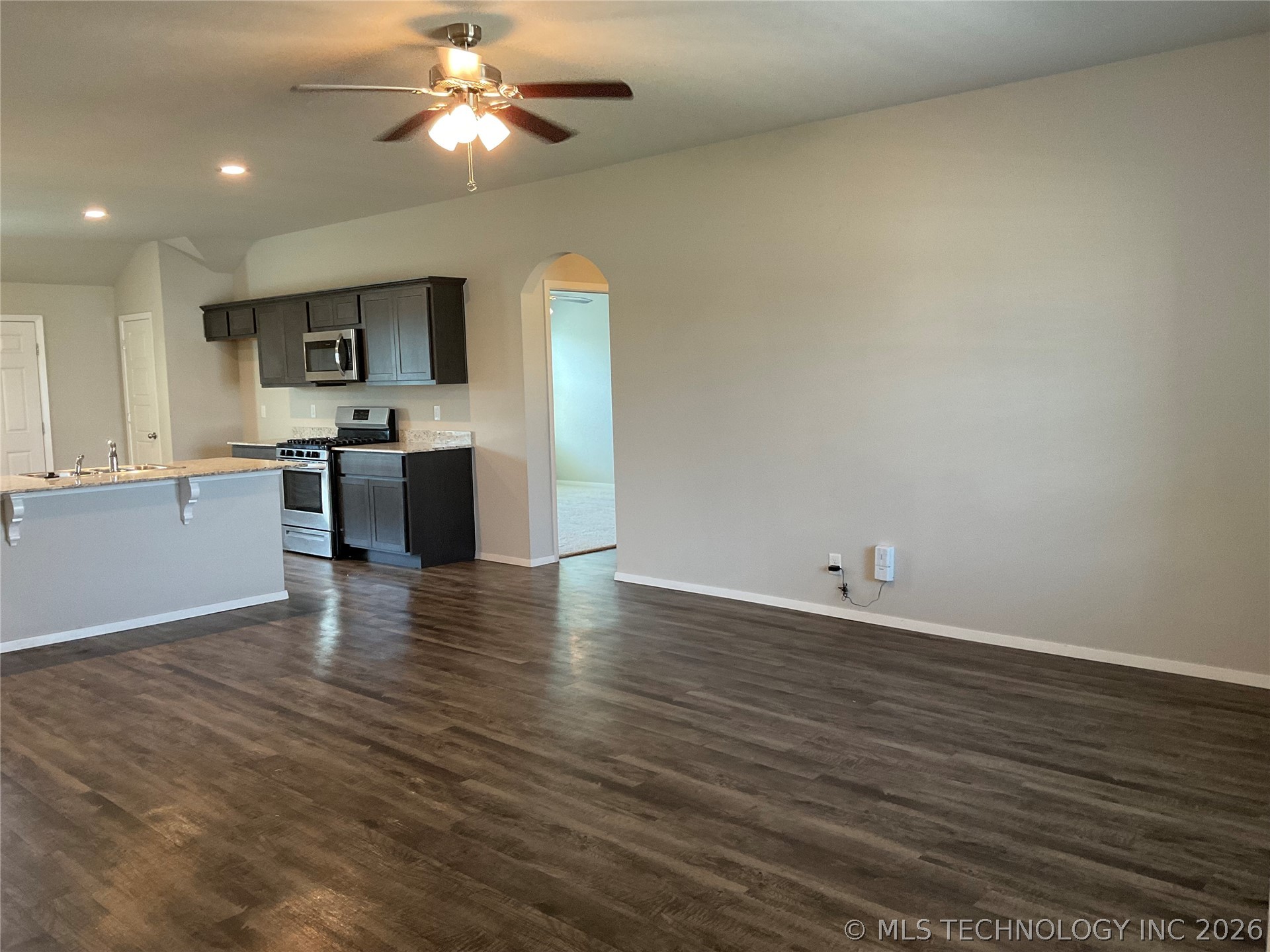 7514 E 160th Place S Property Photo 3