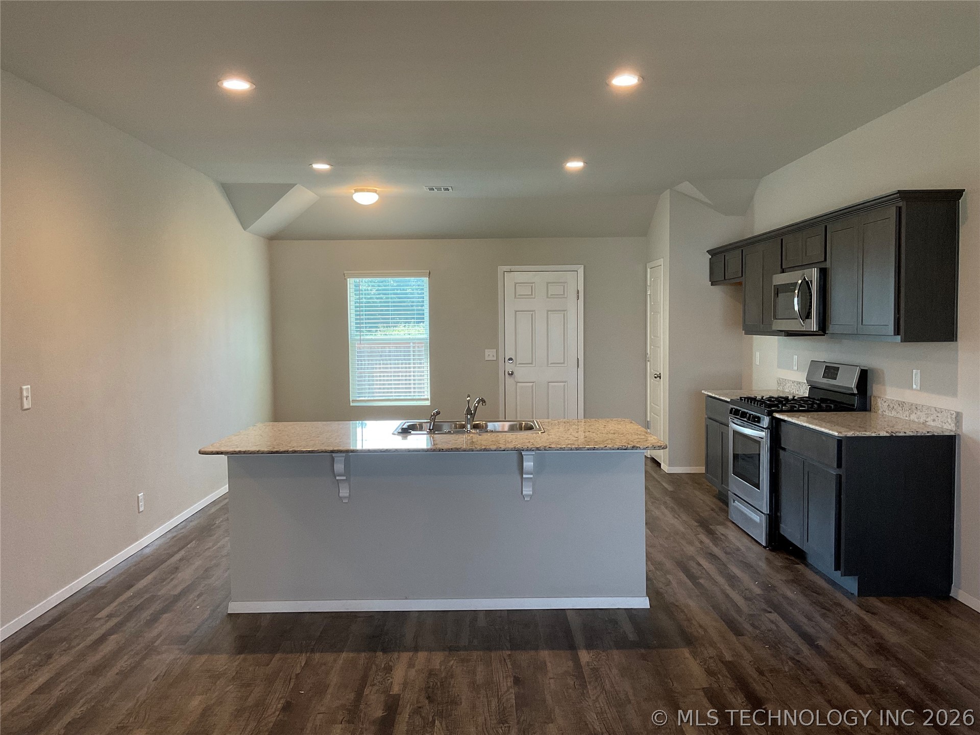 7514 E 160th Place S Property Photo 4