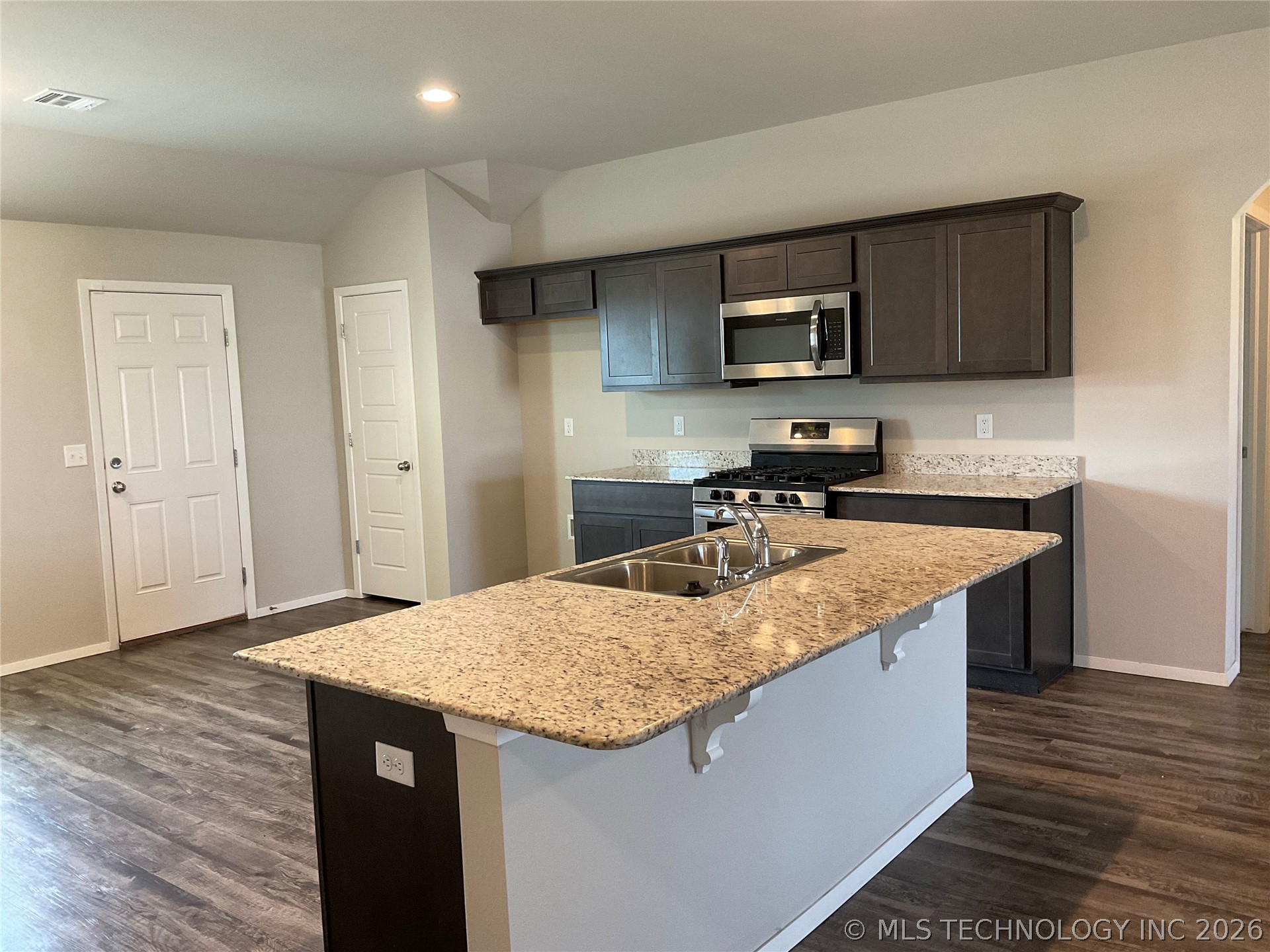 7514 E 160th Place S Property Photo 6