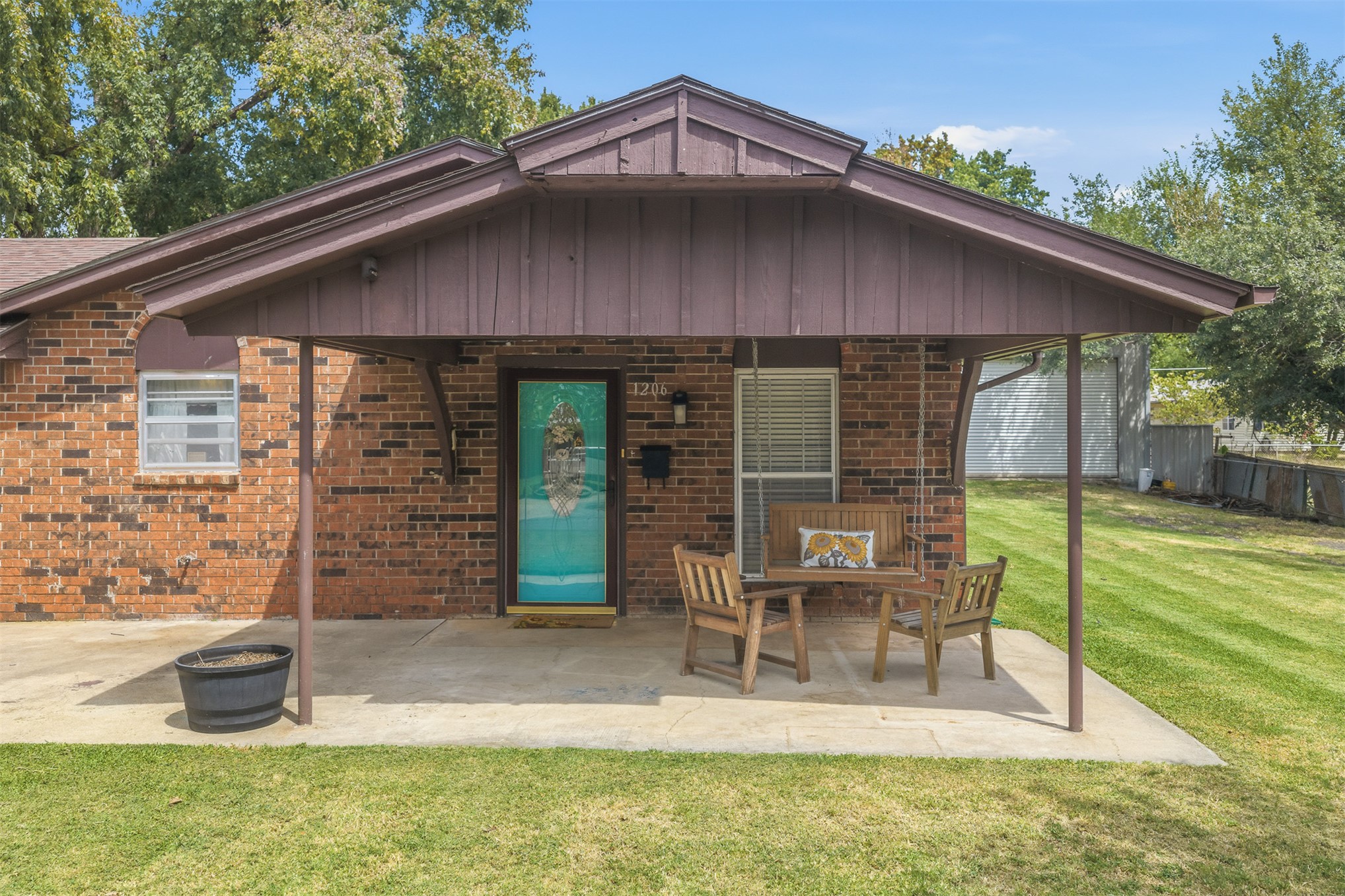 1206 E Schmid Property Photo 2