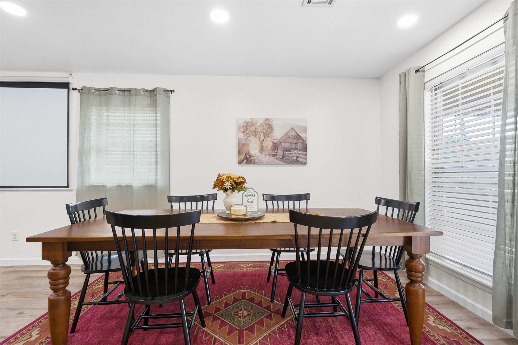 1206 E Schmid Property Photo 6