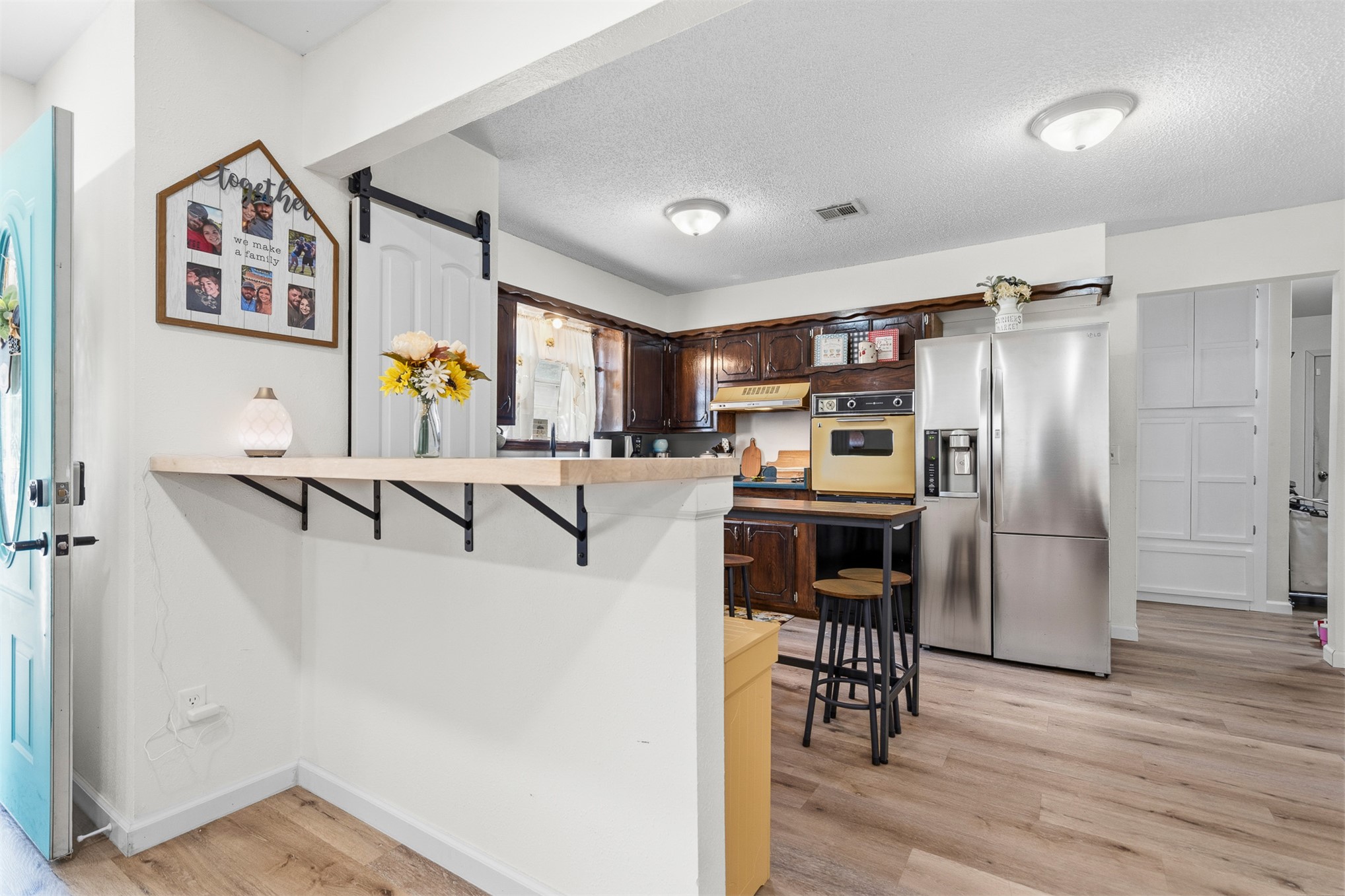 1206 E Schmid Property Photo 9