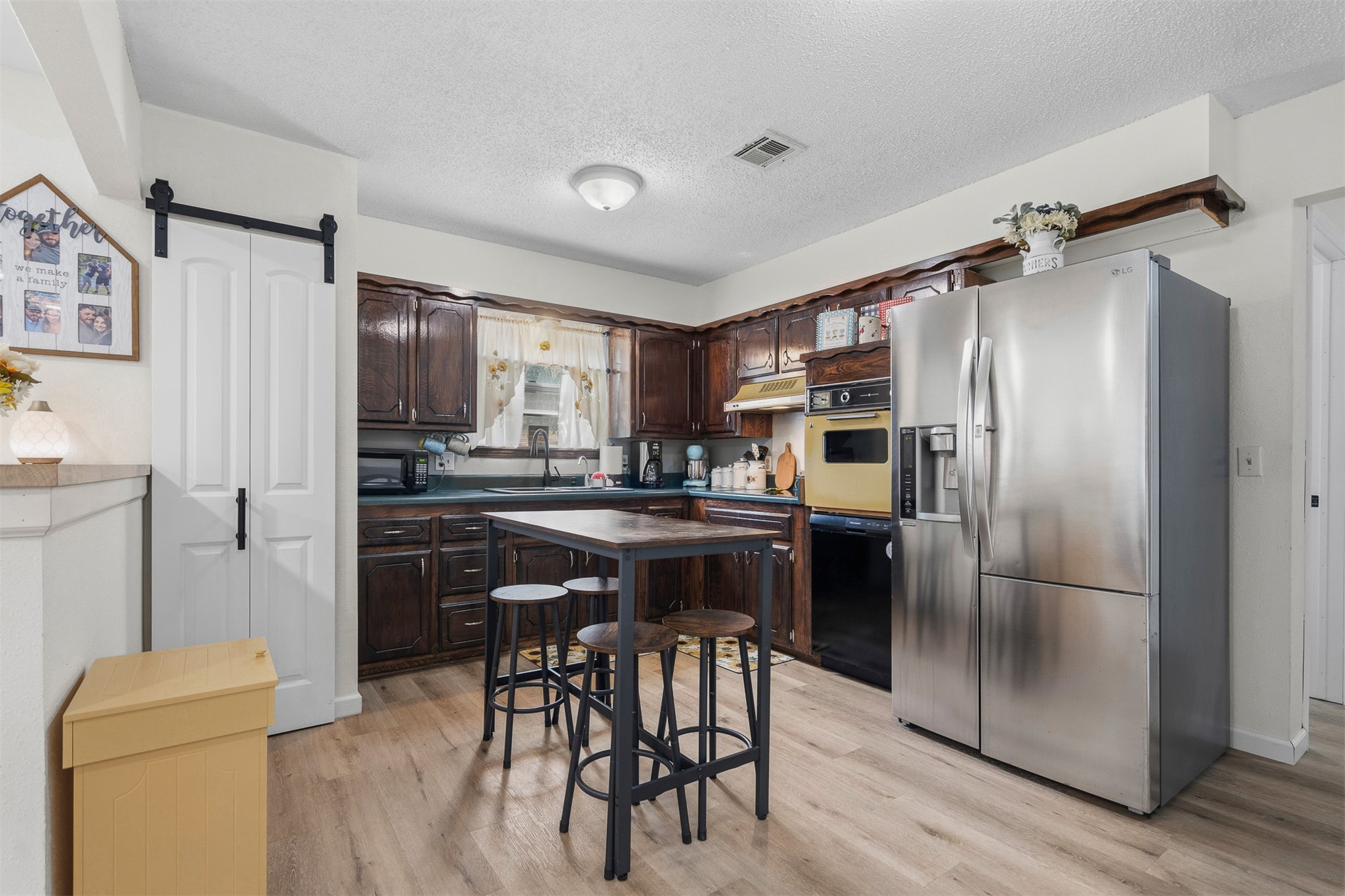 1206 E Schmid Property Photo 10