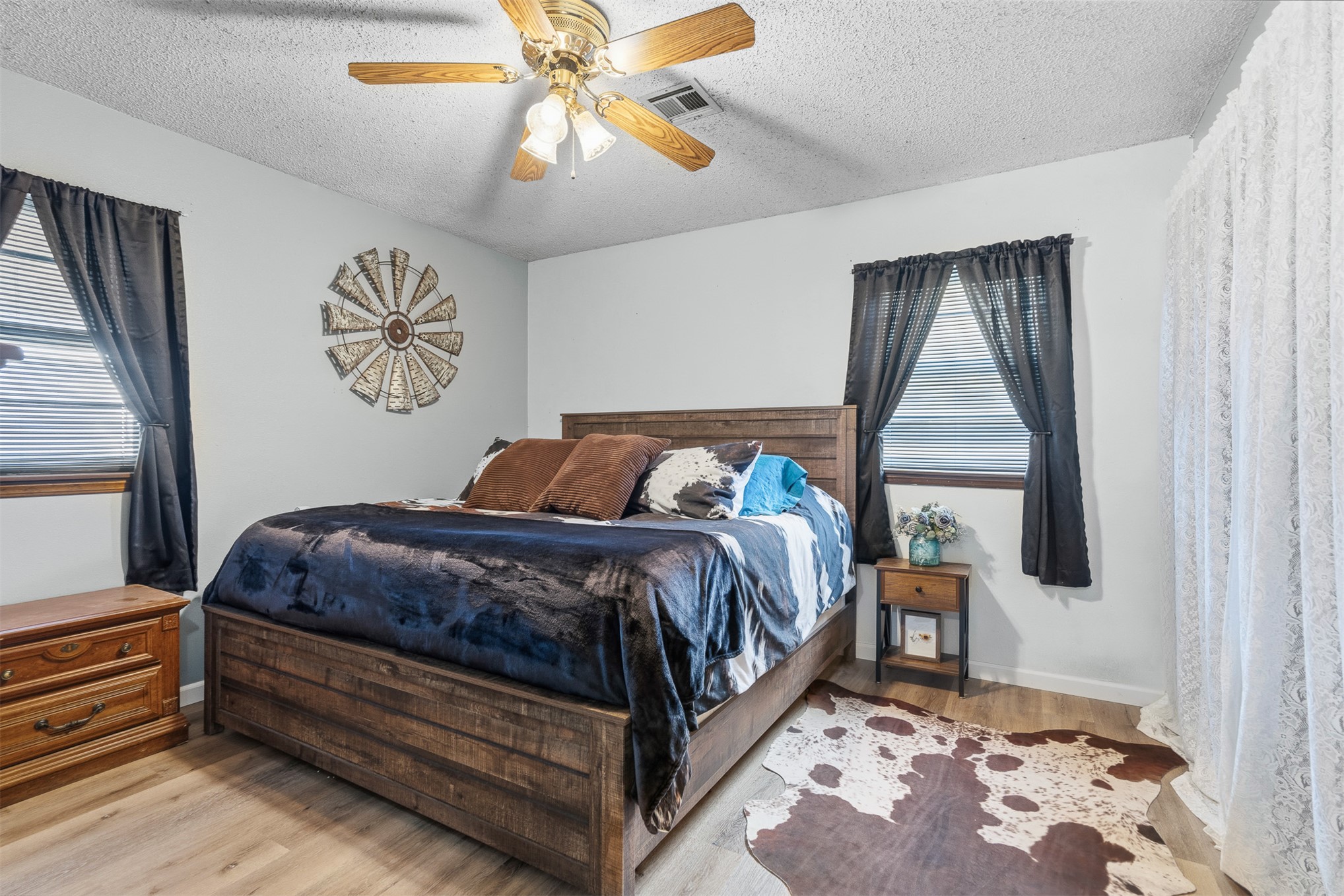 1206 E Schmid Property Photo 13