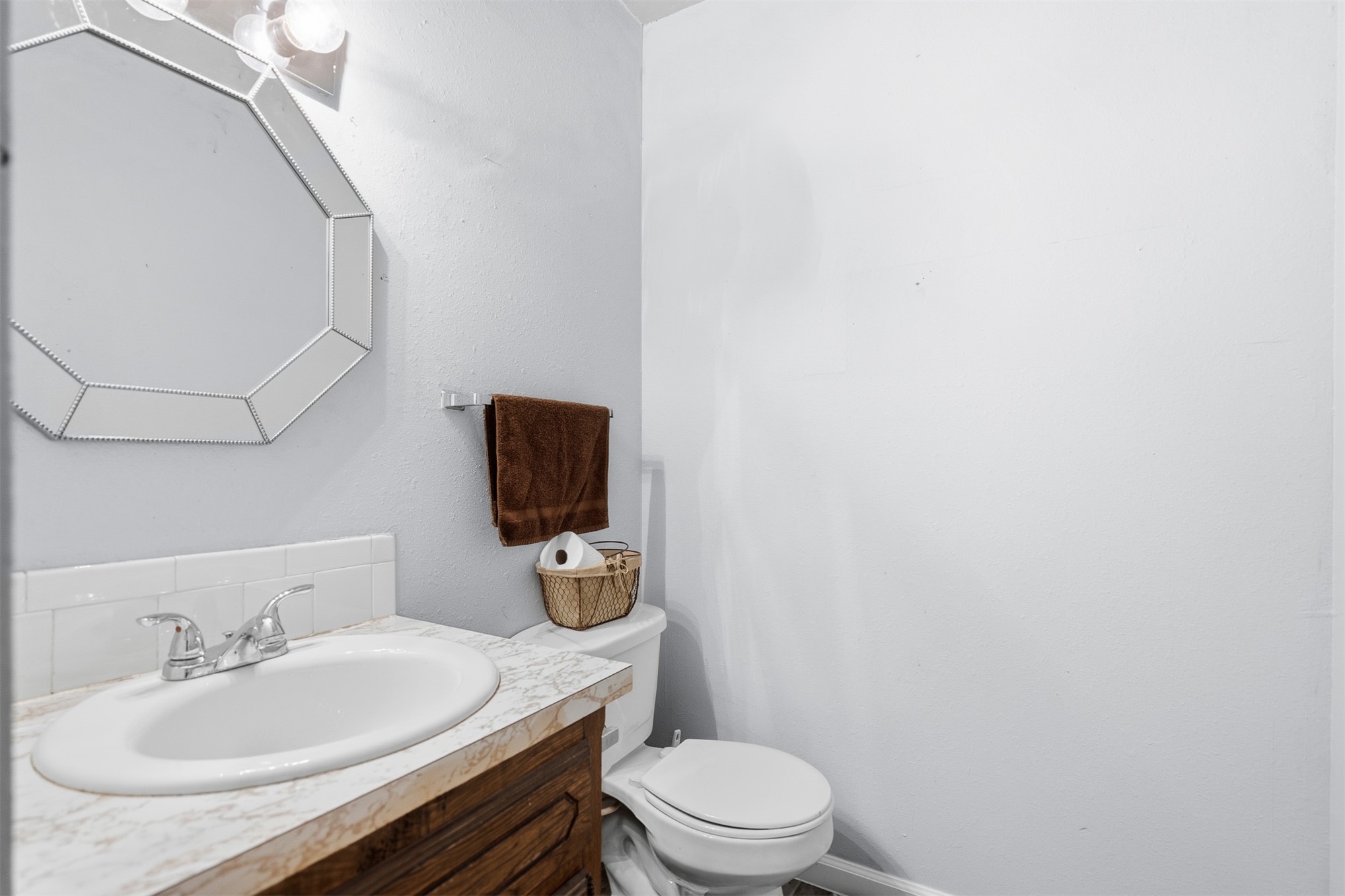 1206 E Schmid Property Photo 14