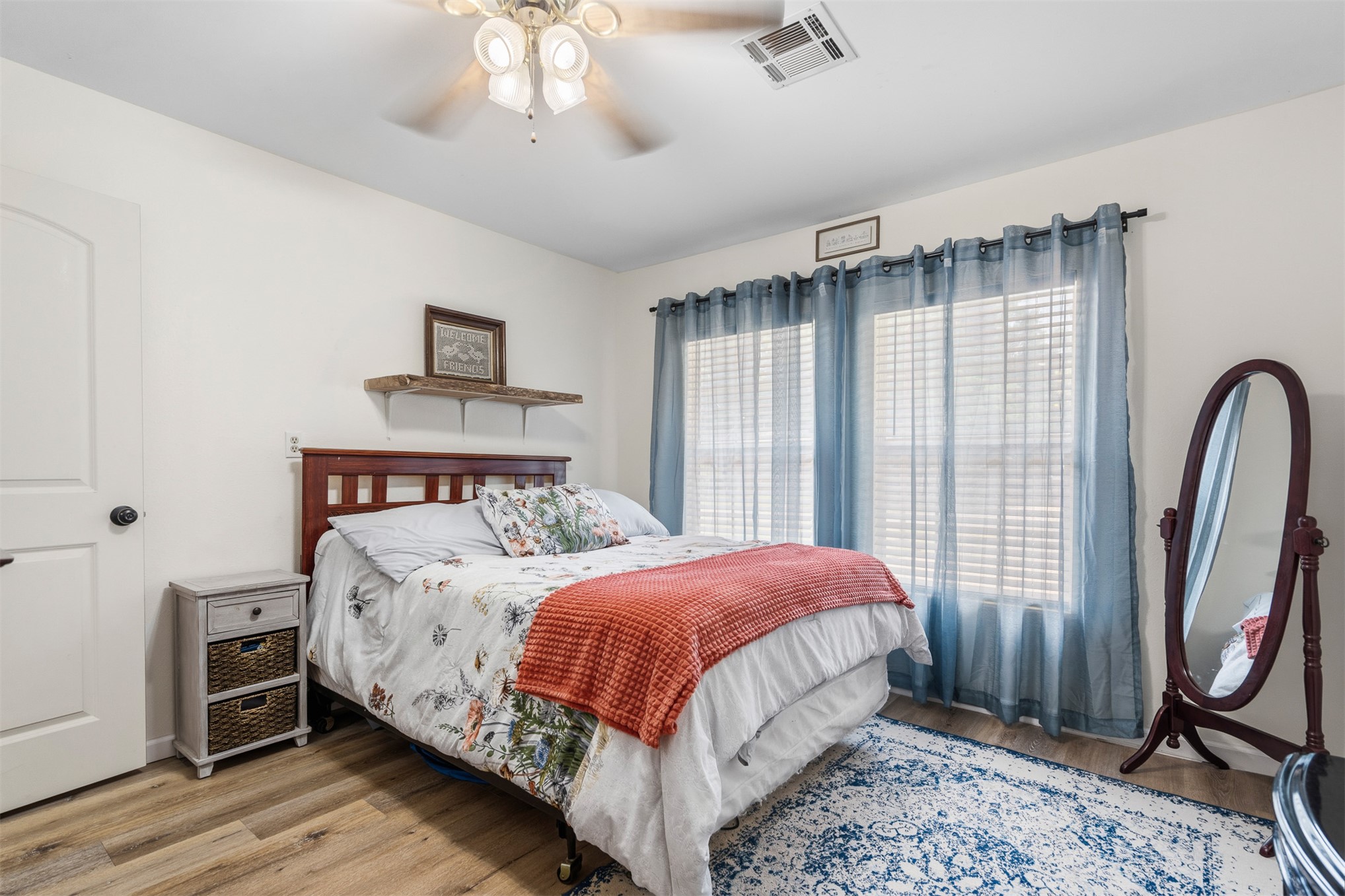1206 E Schmid Property Photo 18