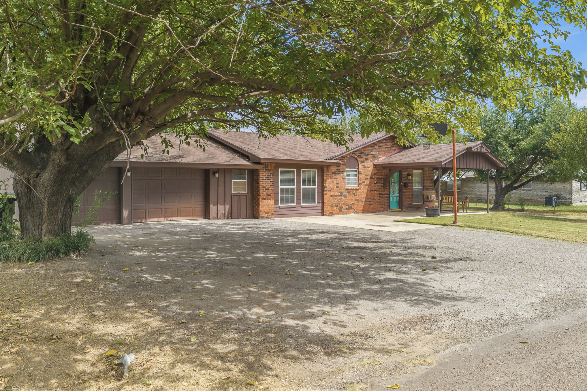 1206 E Schmid Property Photo 20