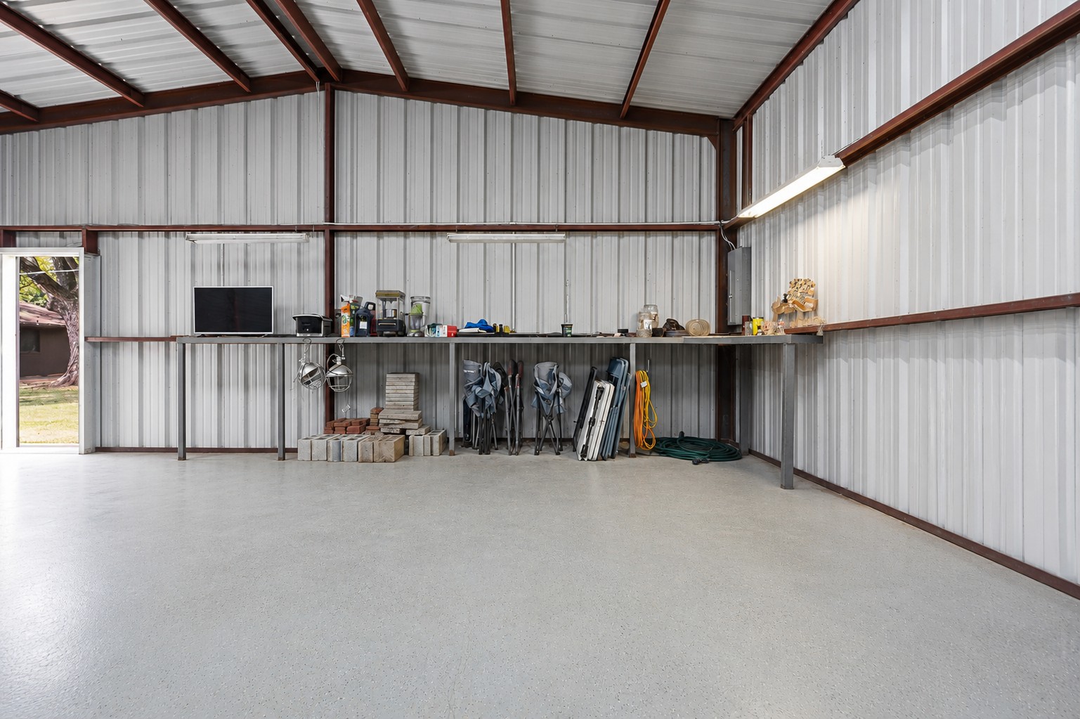 1206 E Schmid Property Photo 24