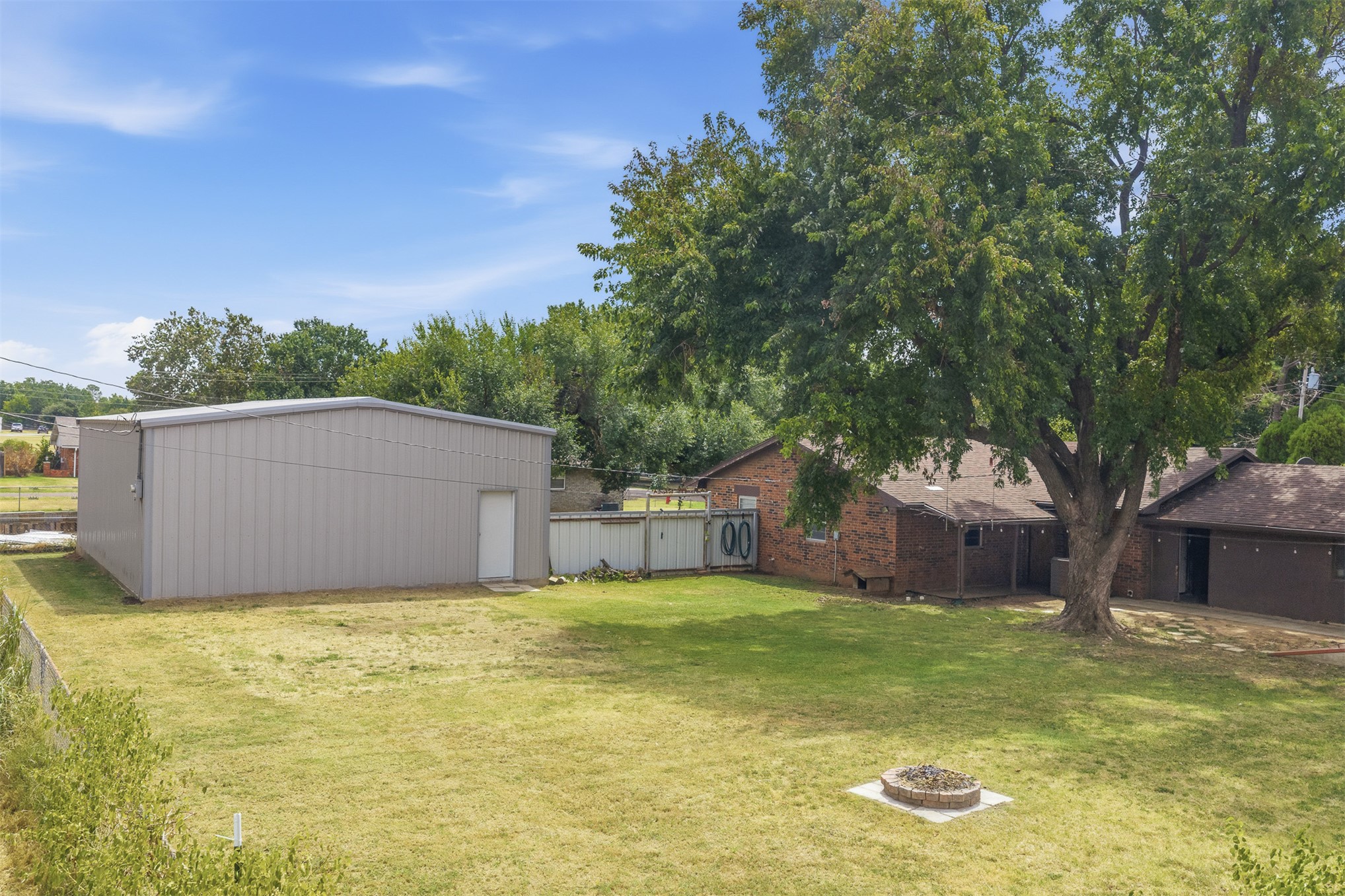 1206 E Schmid Property Photo 27