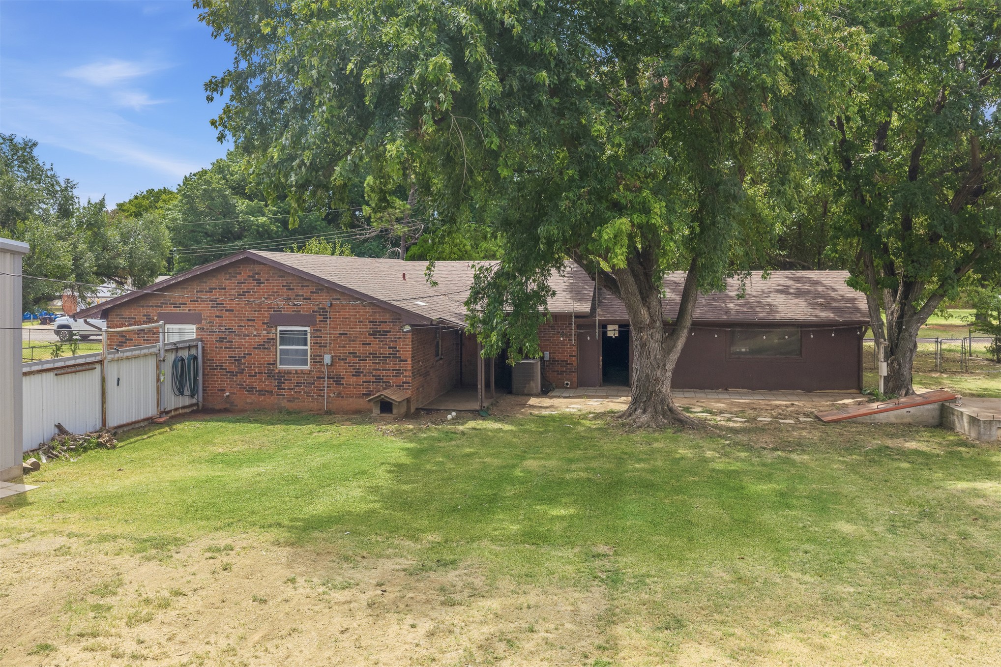1206 E Schmid Property Photo 28