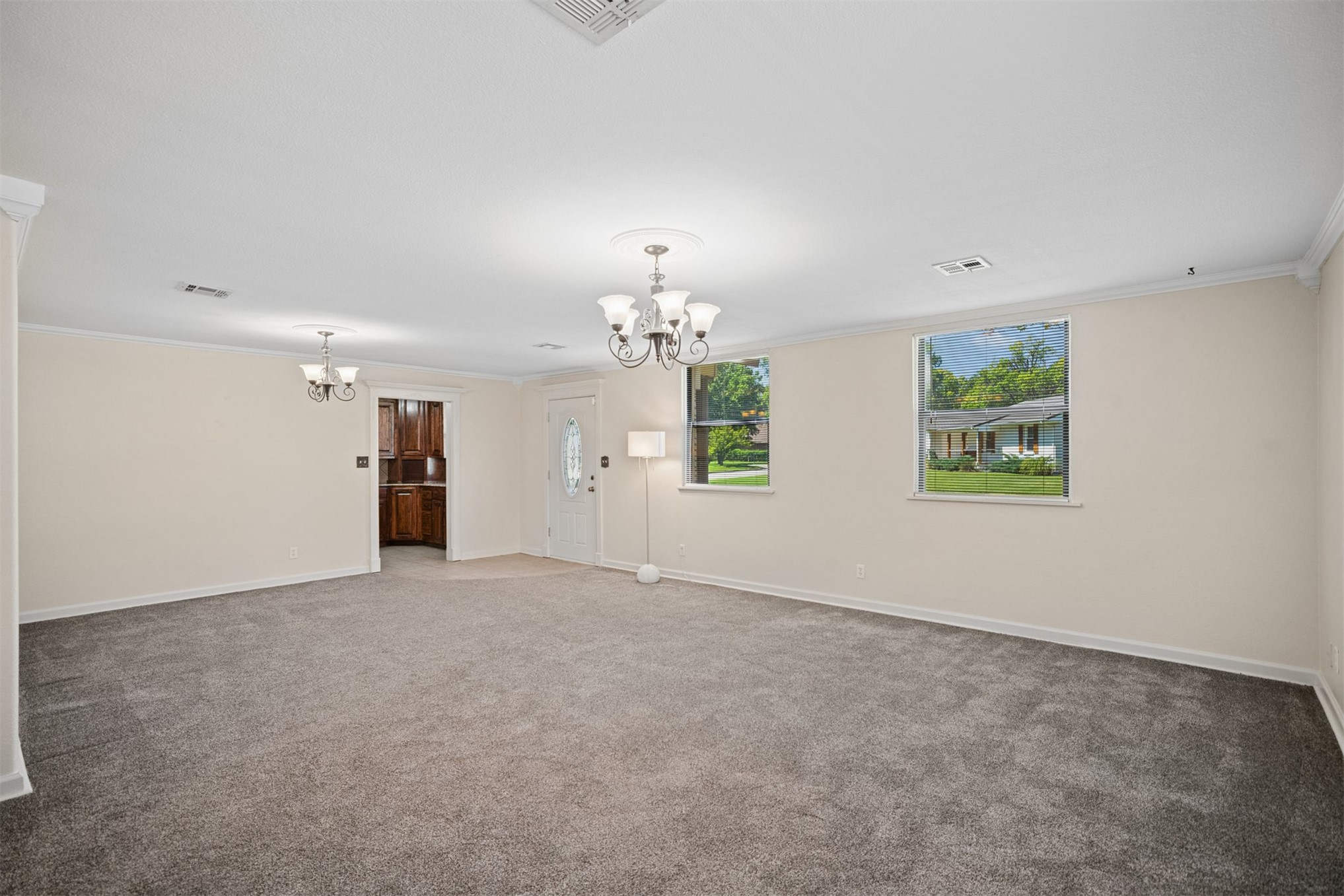 5247 S Columbia Avenue Property Photo 8