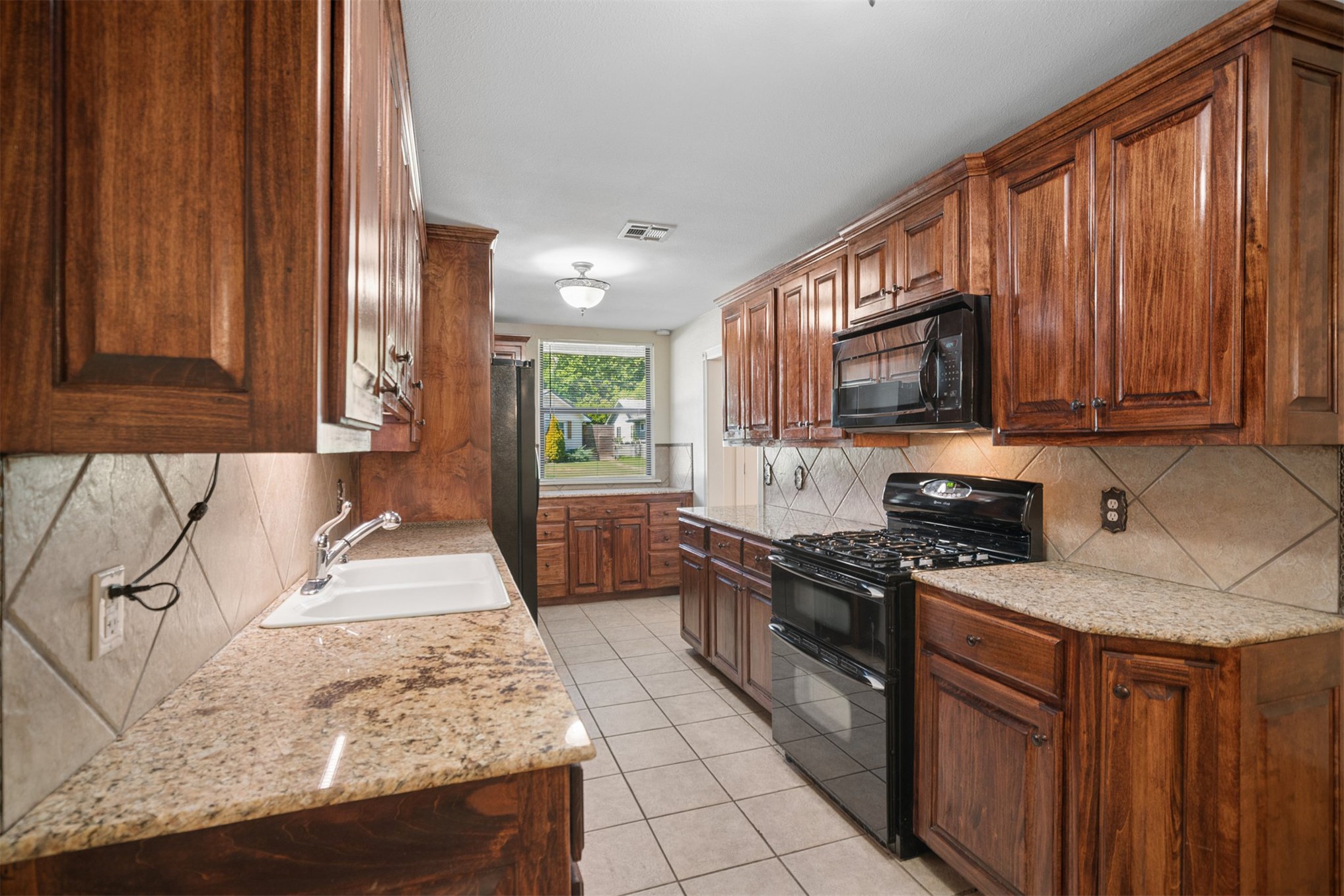 5247 S Columbia Avenue Property Photo 14
