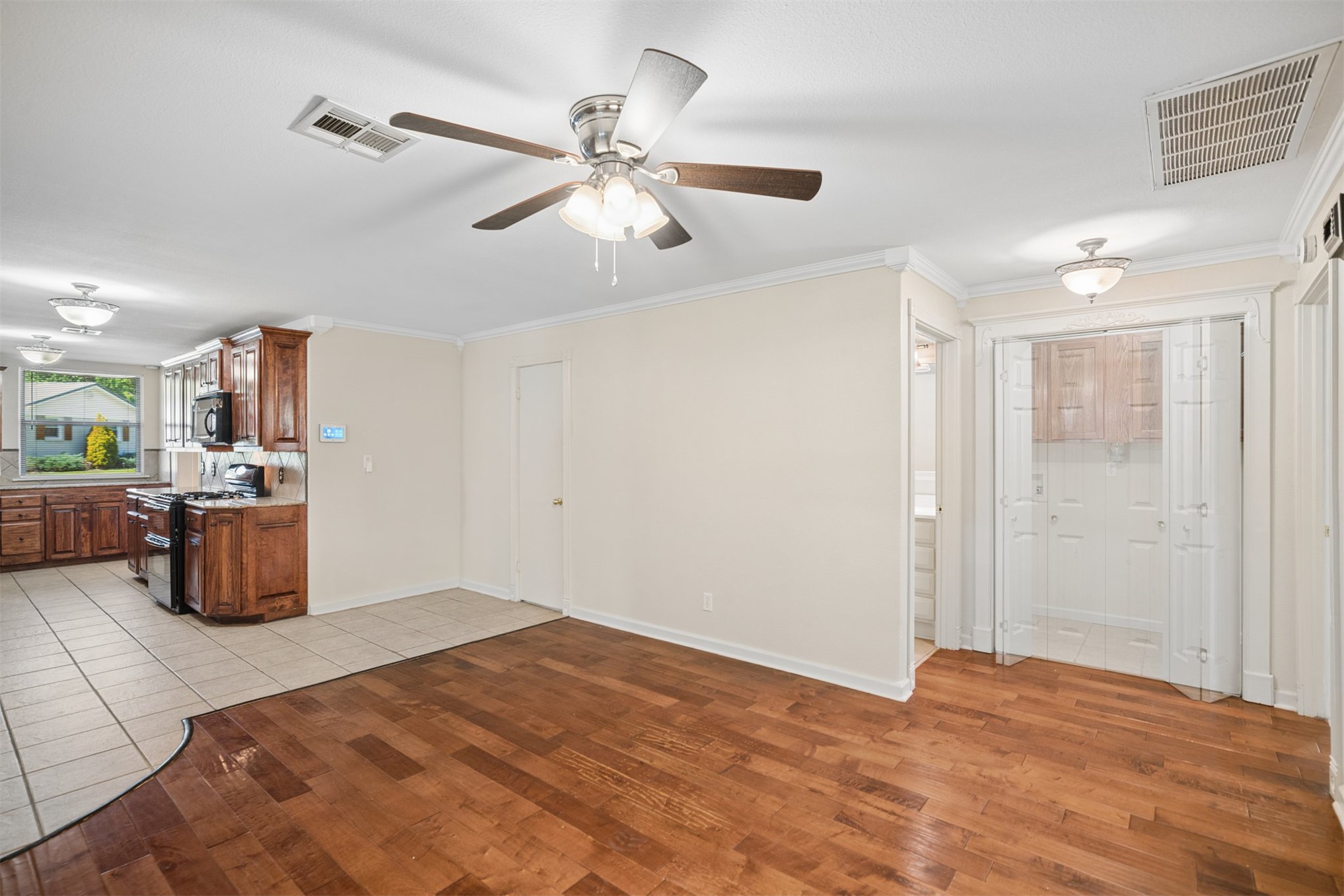 5247 S Columbia Avenue Property Photo 19