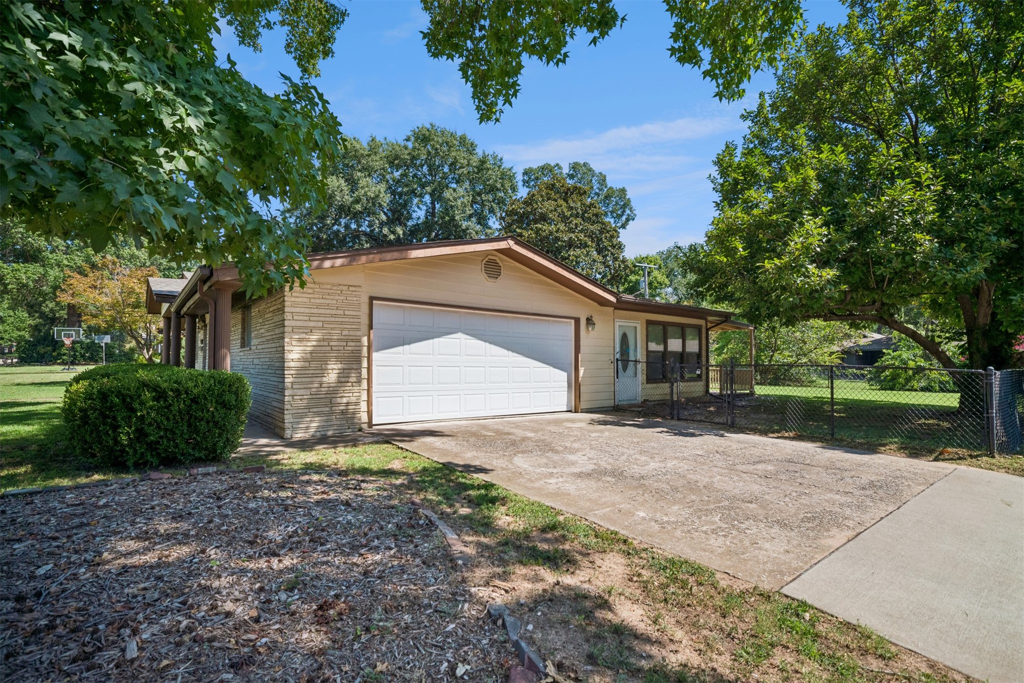 5247 S Columbia Avenue Property Photo 43