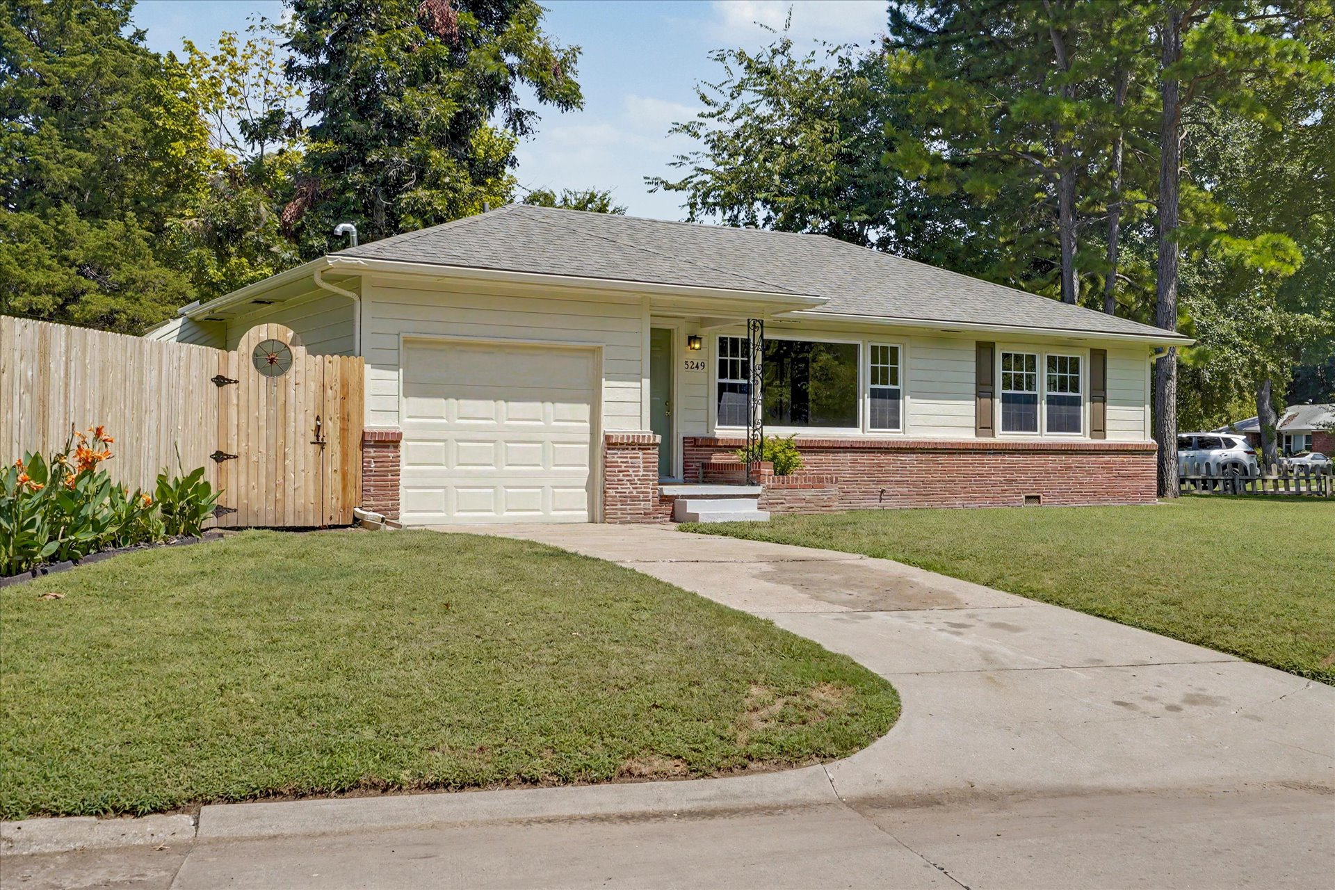 5249 S Saint Louis Avenue Property Photo 1