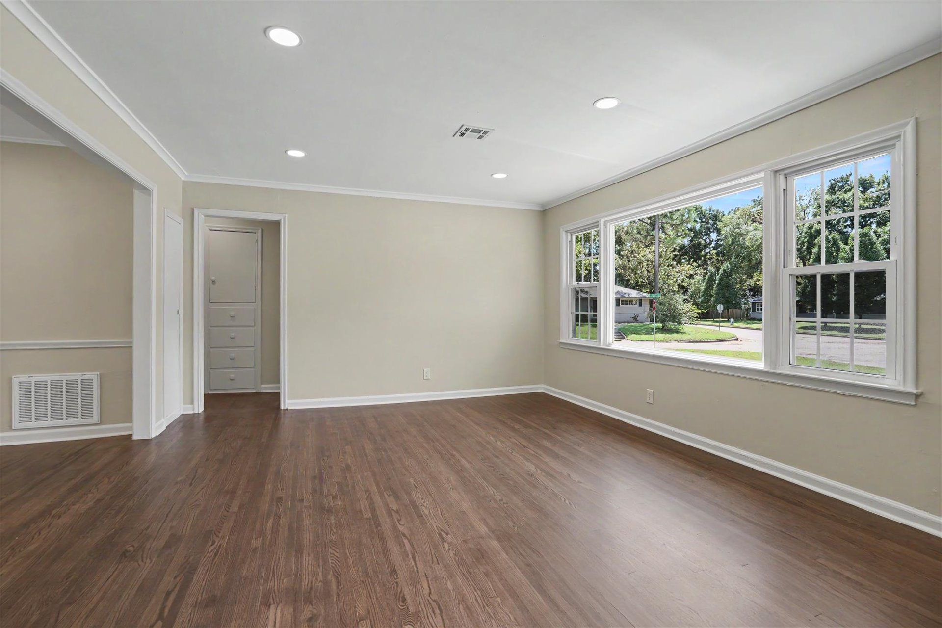 5249 S Saint Louis Avenue Property Photo 7