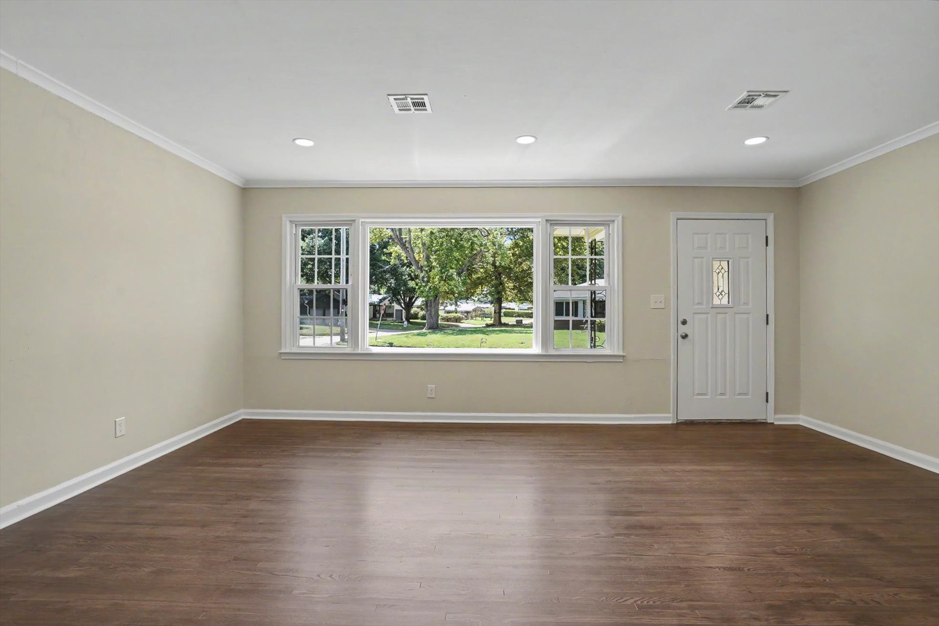 5249 S Saint Louis Avenue Property Photo 8