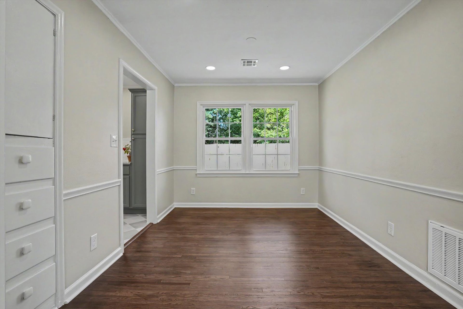 5249 S Saint Louis Avenue Property Photo 10