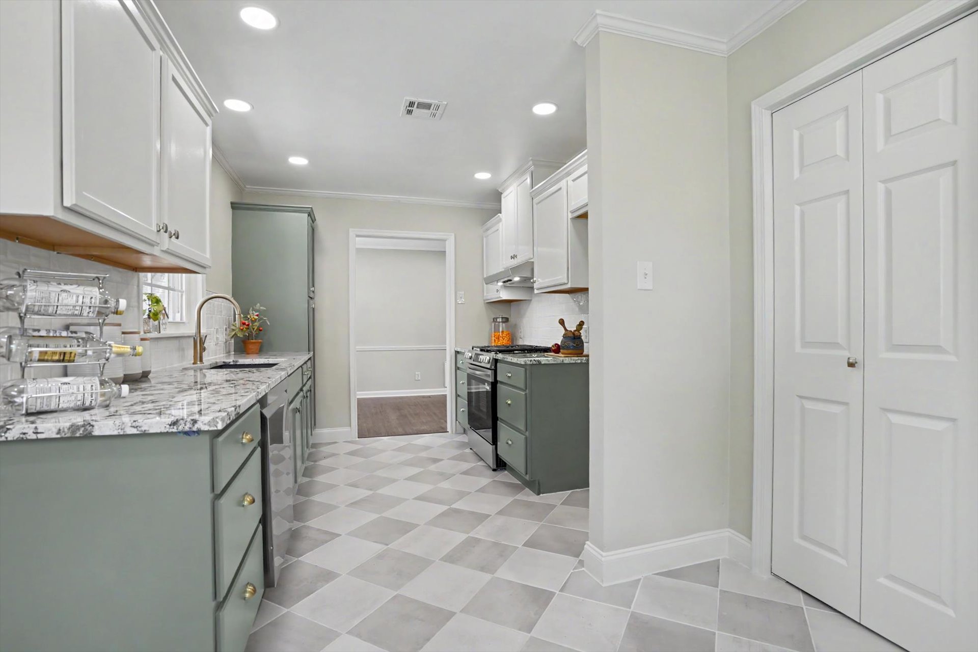 5249 S Saint Louis Avenue Property Photo 16