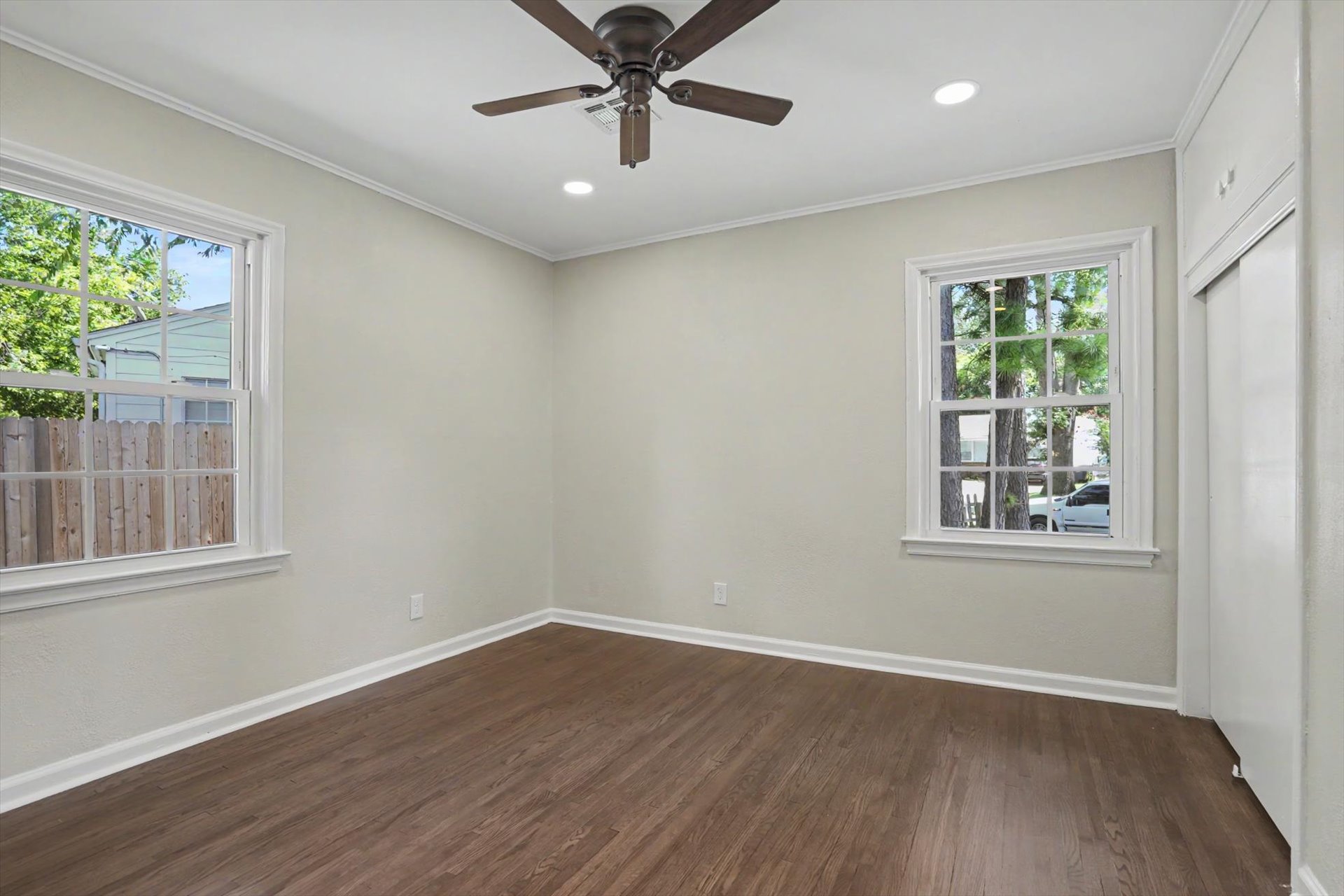 5249 S Saint Louis Avenue Property Photo 27