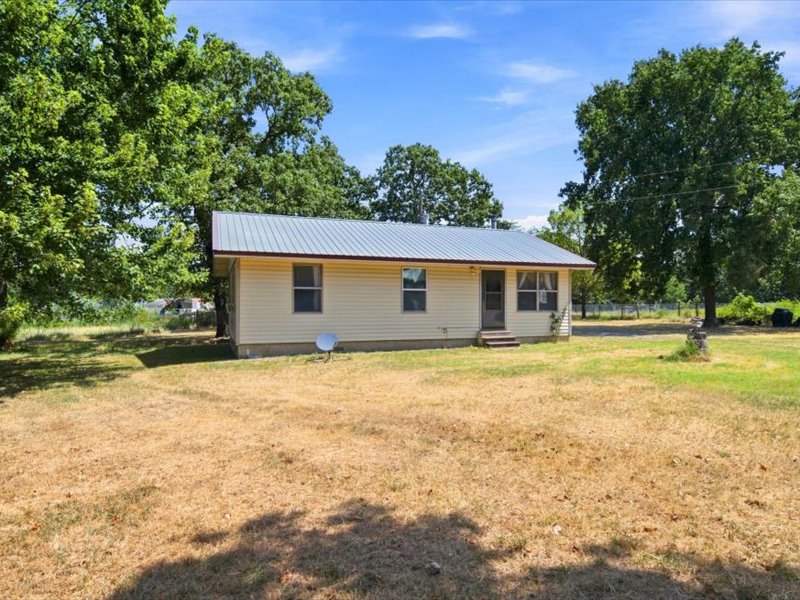 8055 E 585 Property Photo 4