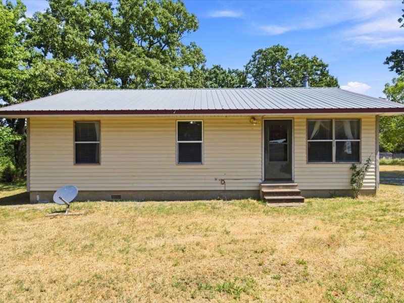 8055 E 585 Property Photo 5