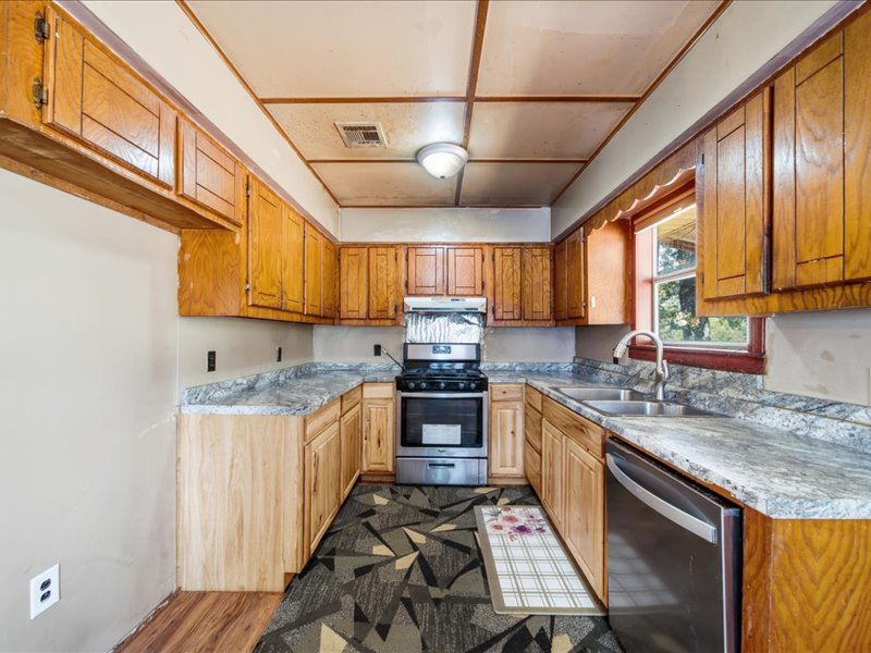 8055 E 585 Property Photo 9