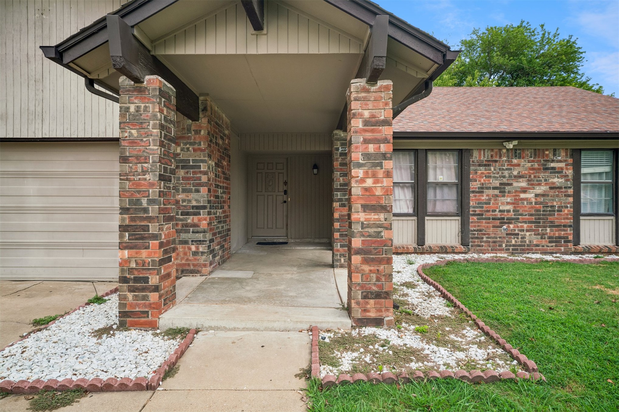 11913 E 38th Place Property Photo 3