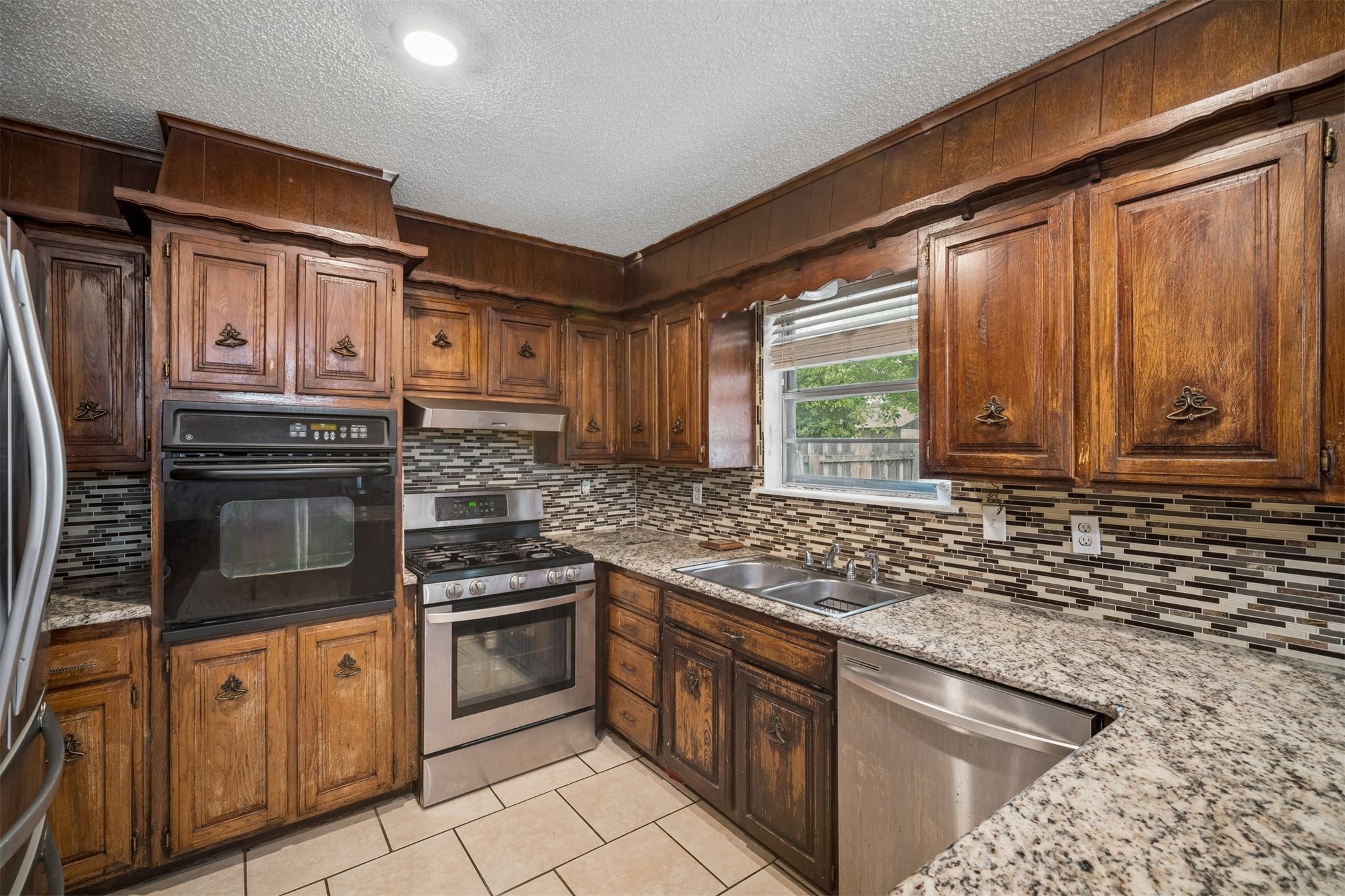 11913 E 38th Place Property Photo 10