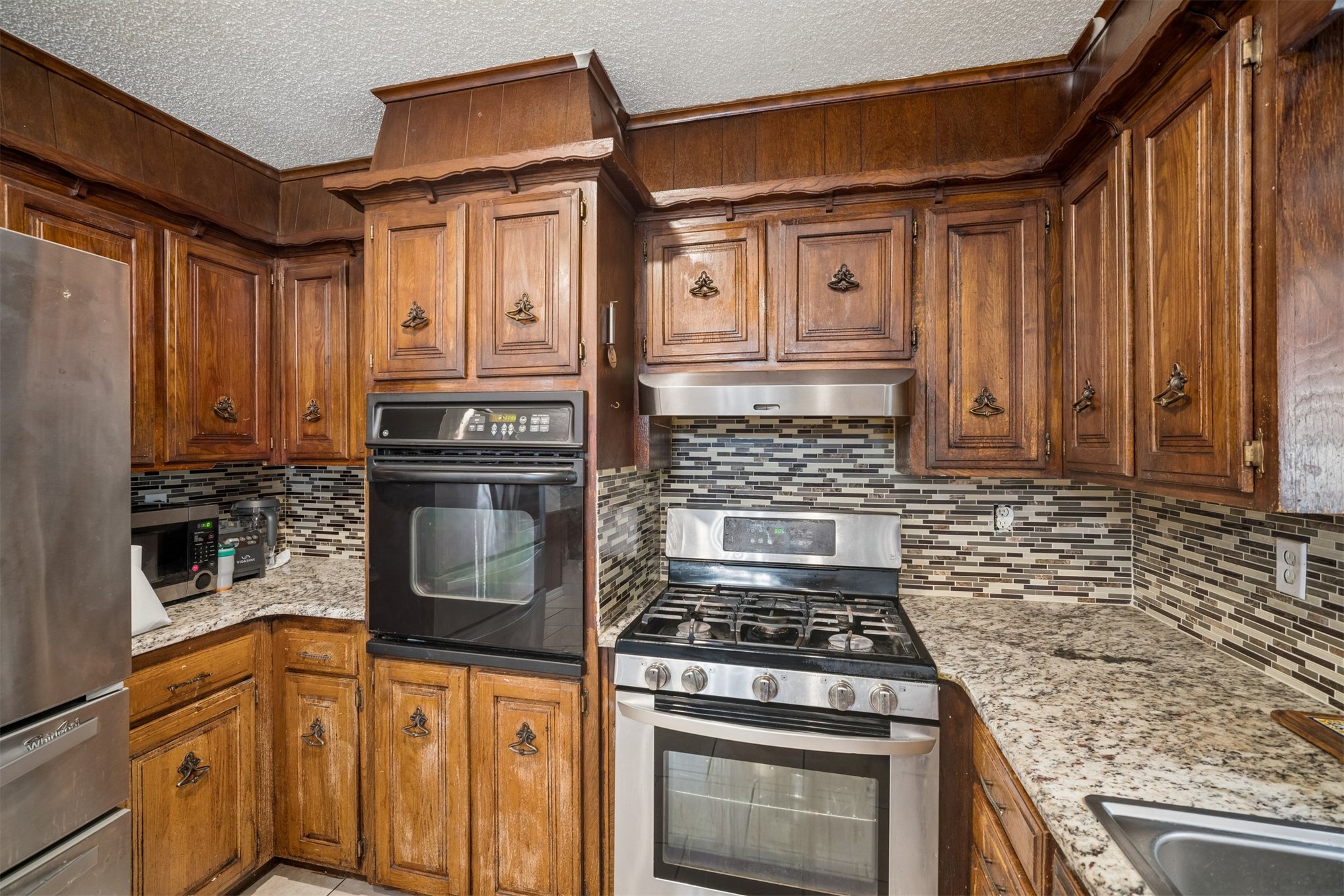 11913 E 38th Place Property Photo 11