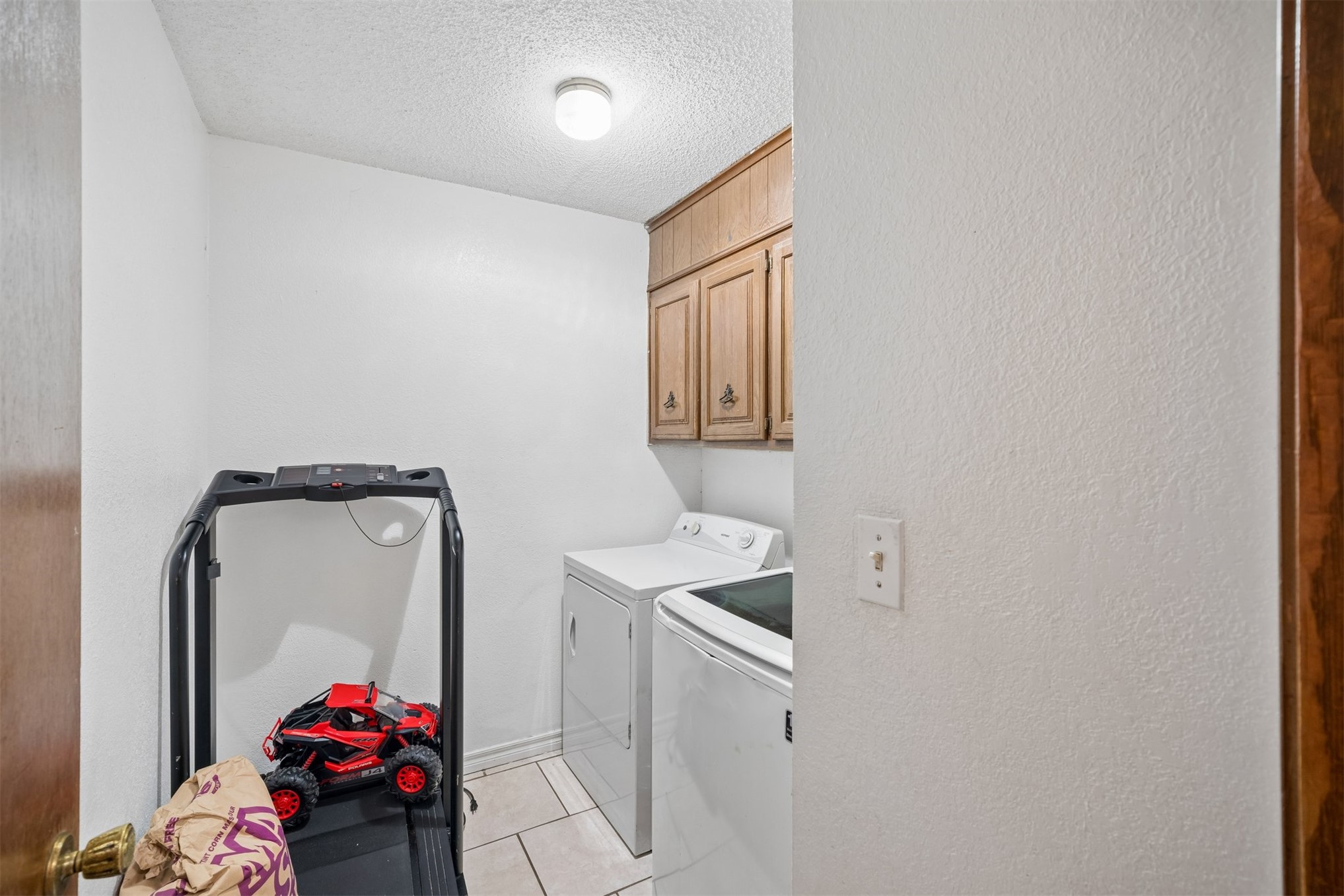 11913 E 38th Place Property Photo 14