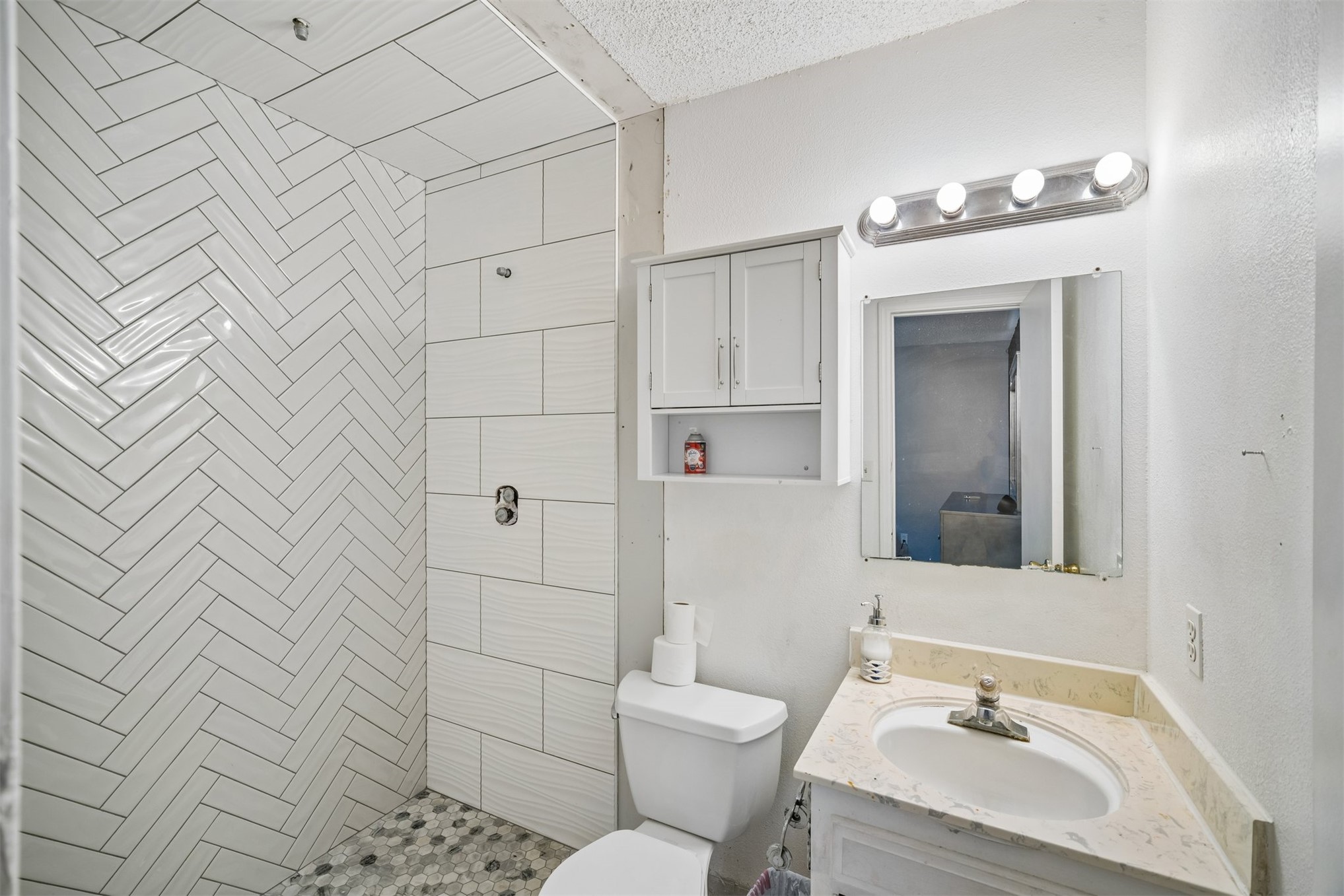 11913 E 38th Place Property Photo 21
