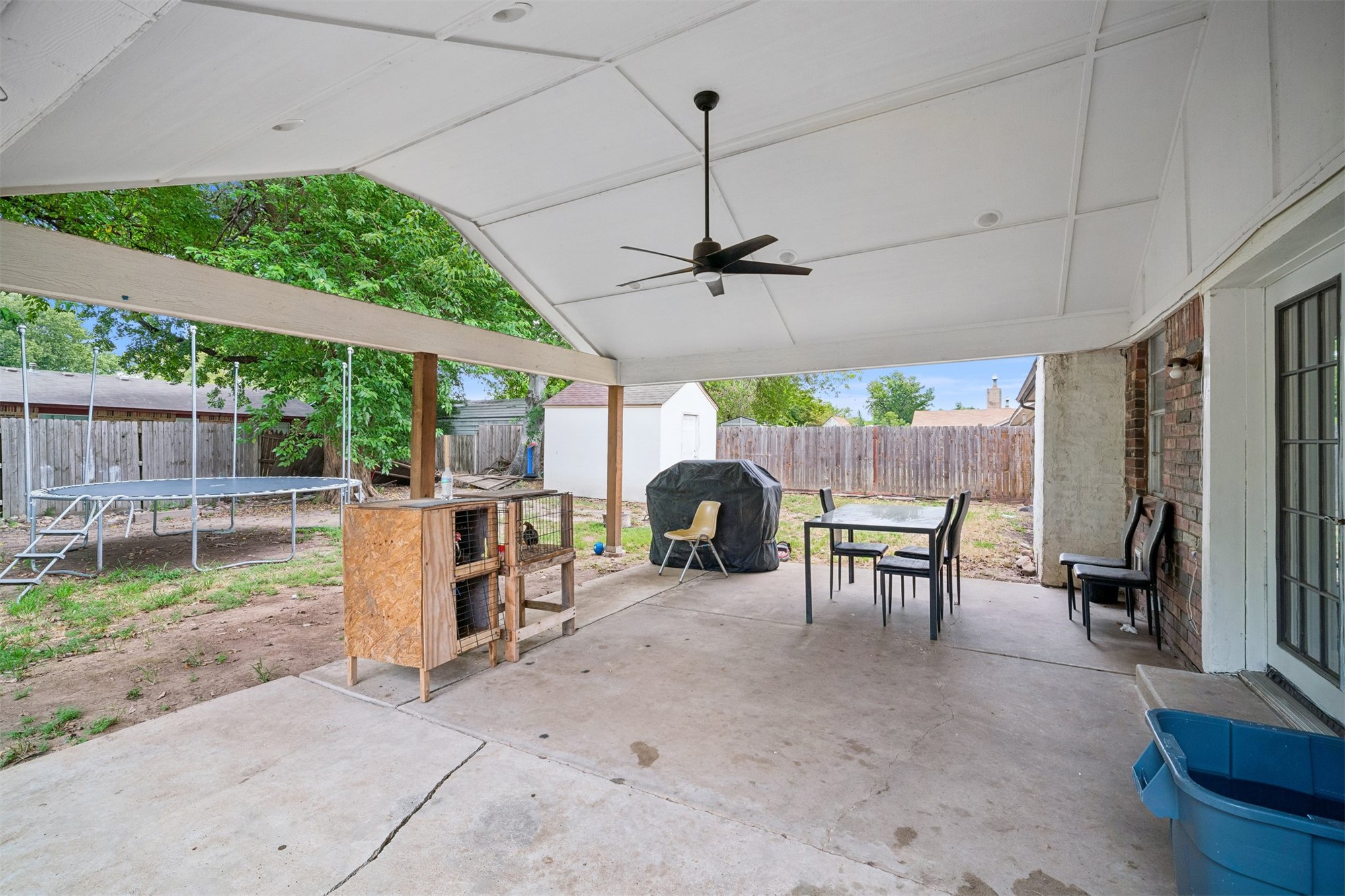 11913 E 38th Place Property Photo 23