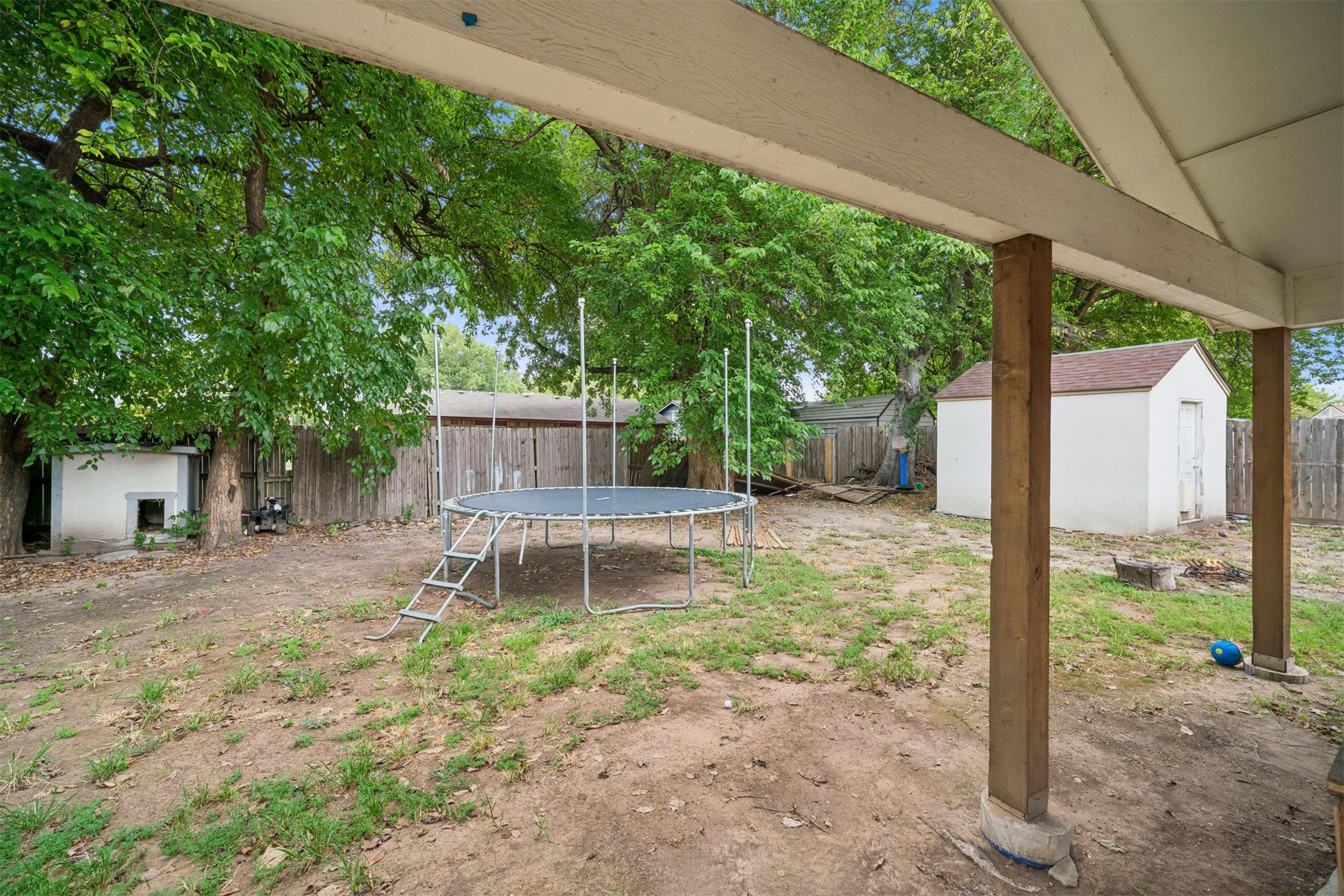 11913 E 38th Place Property Photo 24