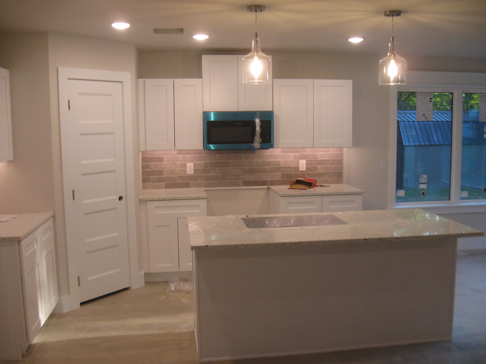 2056 N Cherokee Avenue Property Photo 2