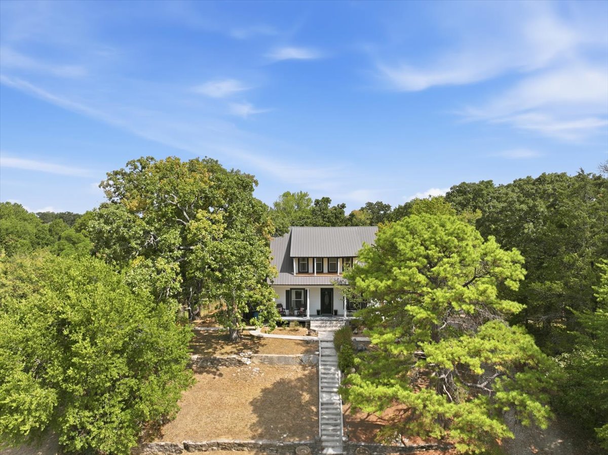 407 Seven Springs Property Photo 2